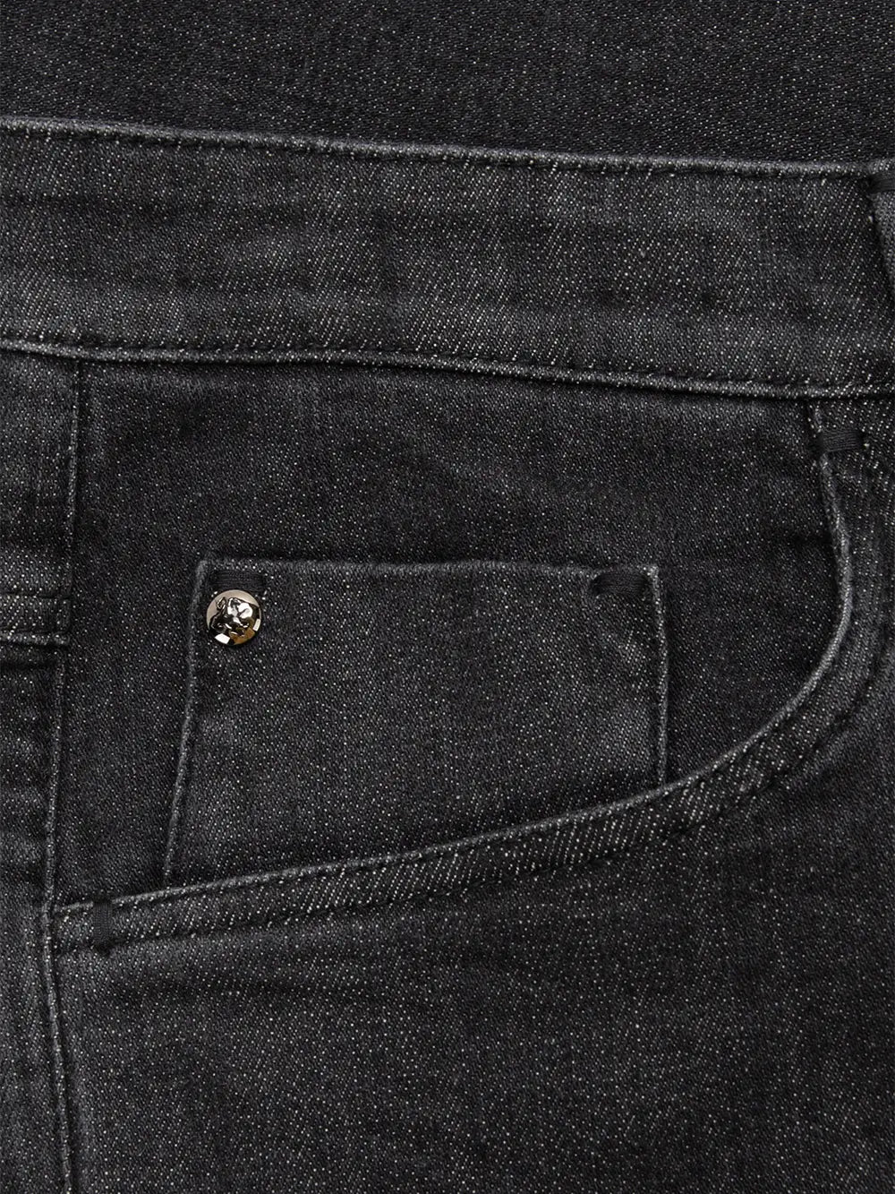 بنطلون جينز بقصة ضيقة مع رقعة من جلد العجل من جلد الغزال