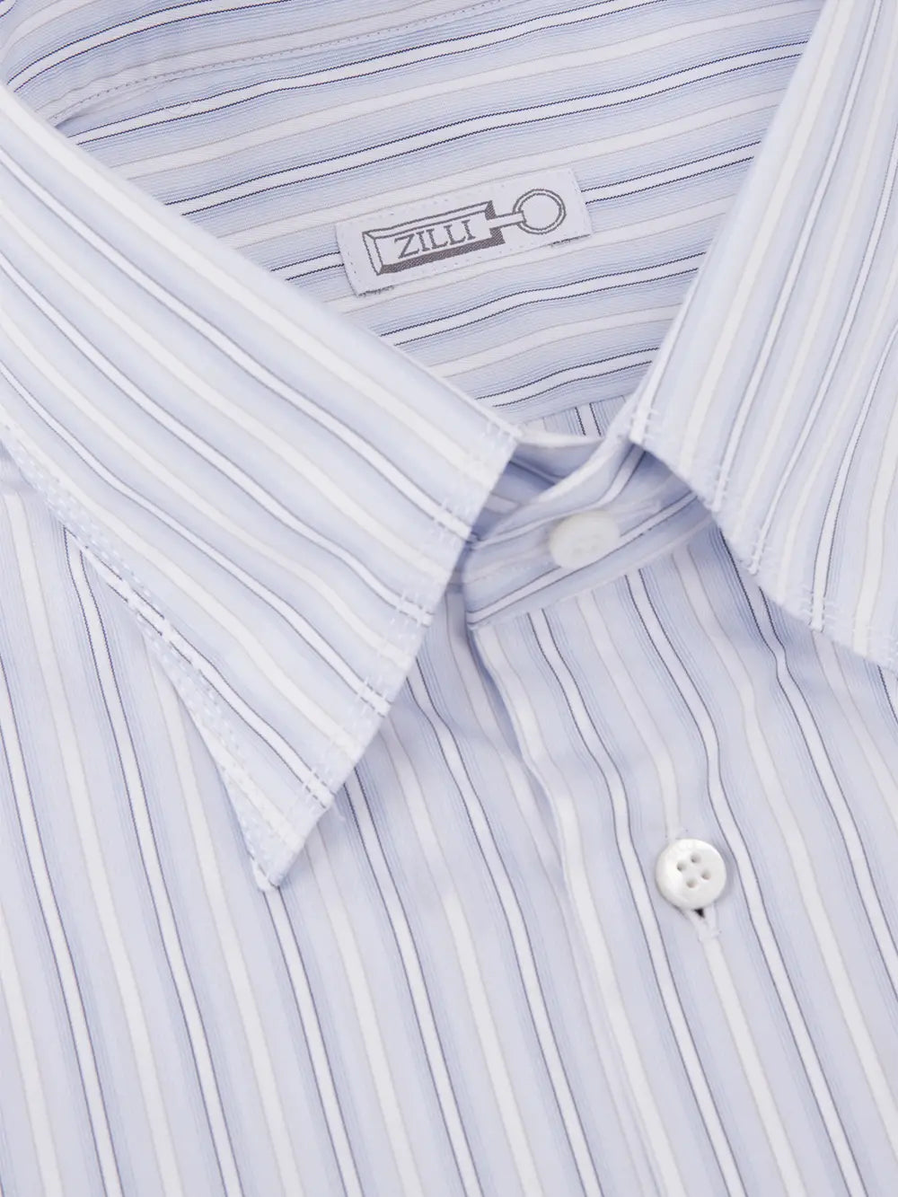 قميص عمل مخطط باللونين الأبيض والأزرق السماوي