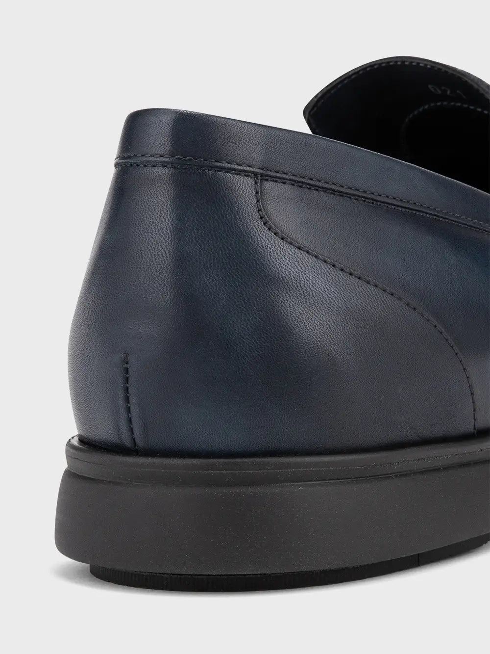 حذاء بدون كعب من جلد العجل المصقول