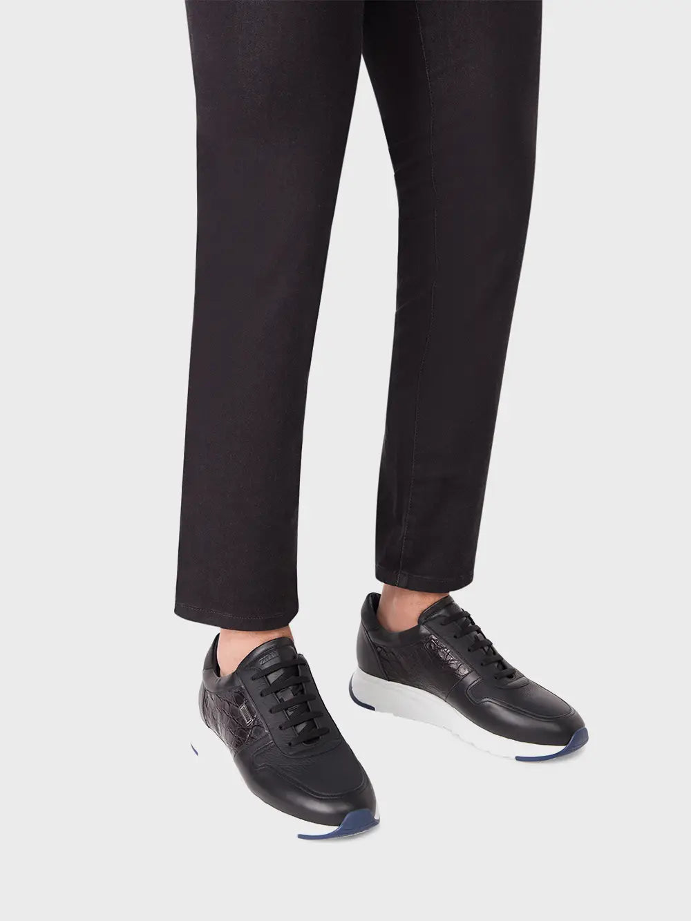 حذاء رياضي كلاسيكي