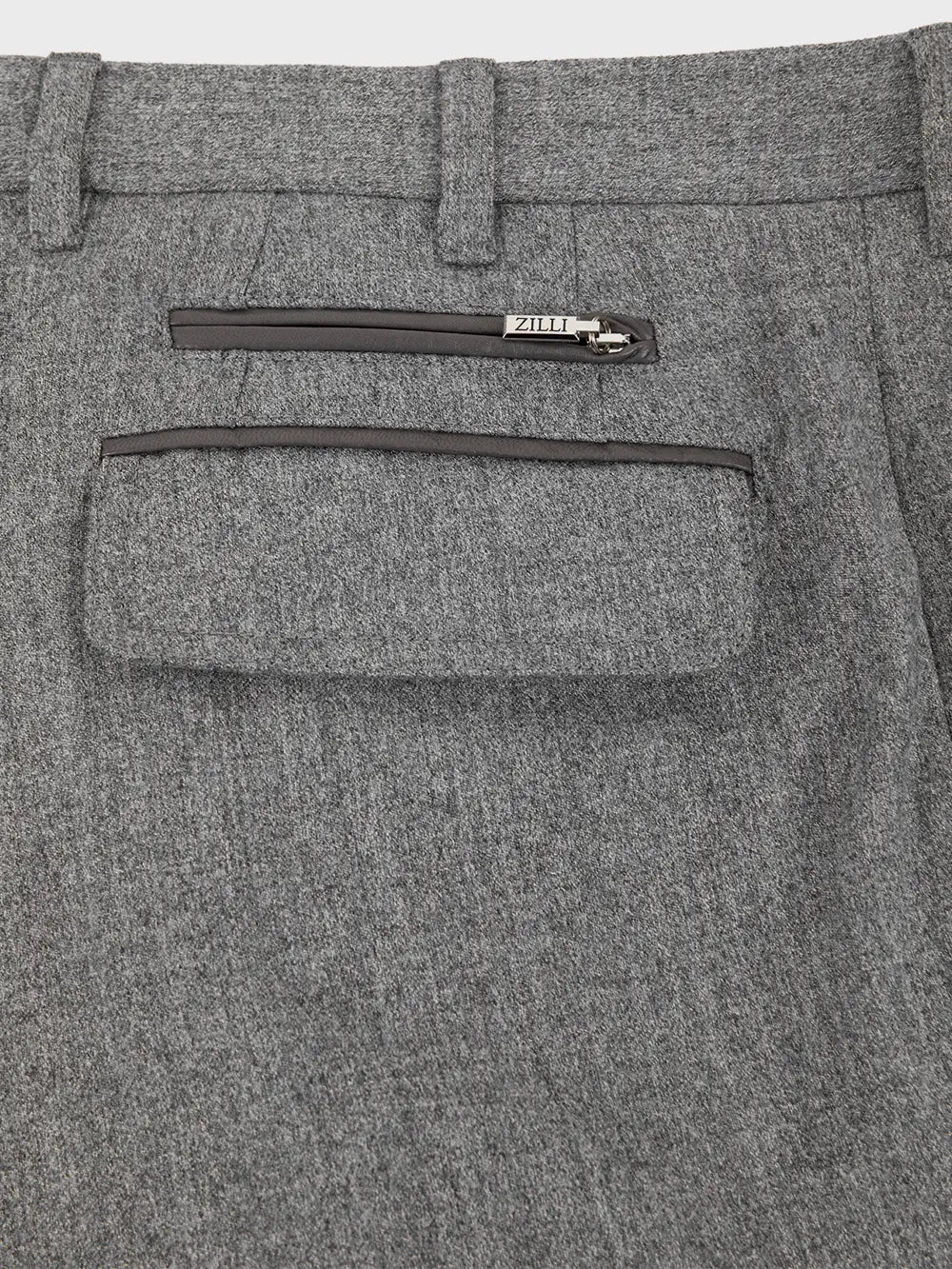 بنطلون من الصوف والفانيلا