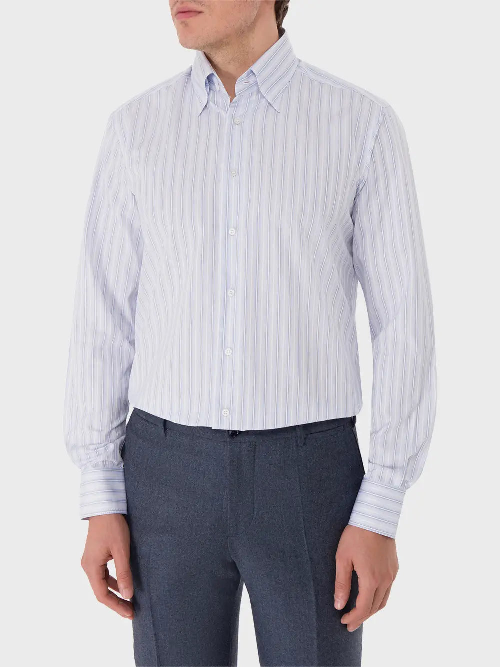 قميص عمل مخطط باللونين الأبيض والأزرق السماوي