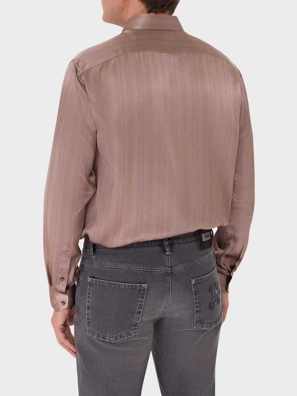 قميص حريري كلاسيكي بأكمام طويلة