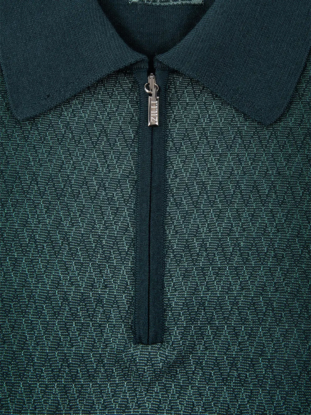 سترة بنقشة هندسية