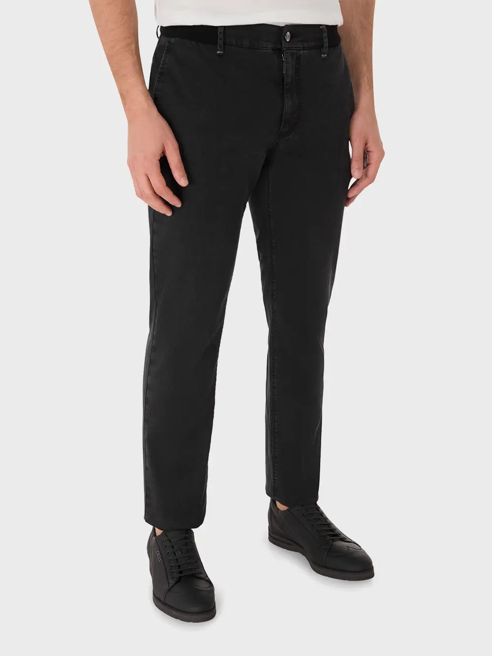 بنطلون بتفاصيل جلدية