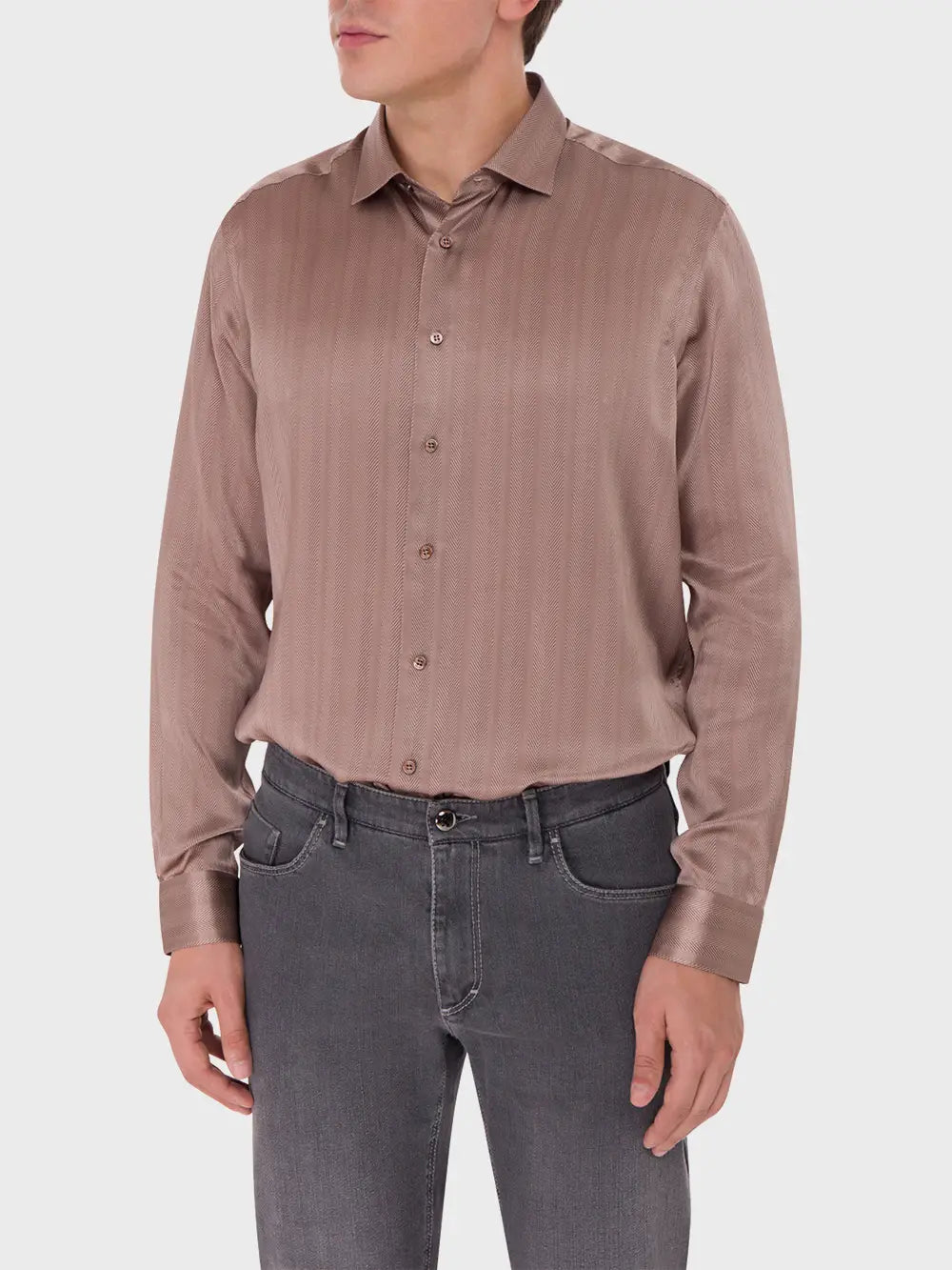 قميص حريري كلاسيكي بأكمام طويلة