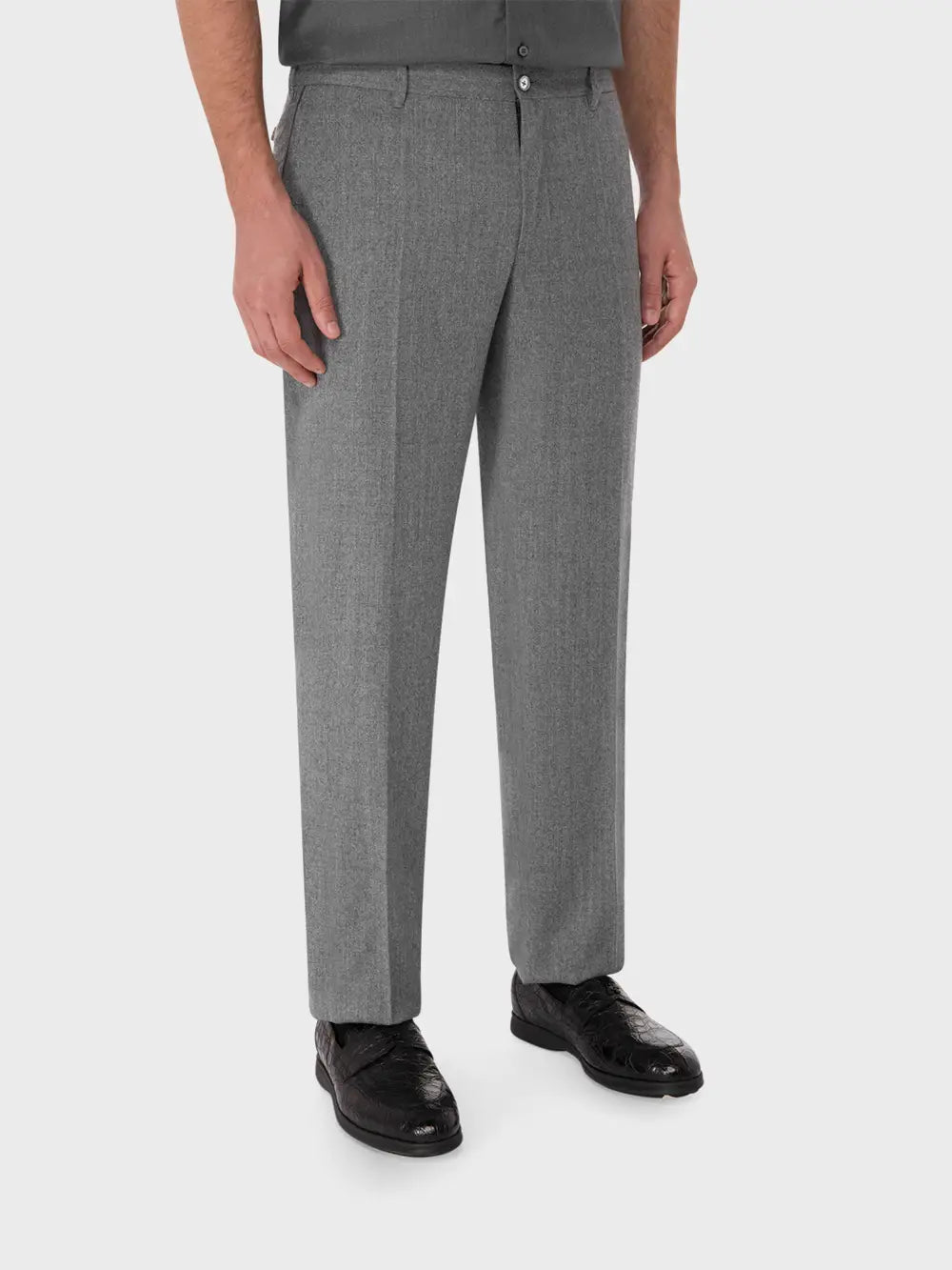 بنطلون من الصوف والفانيلا