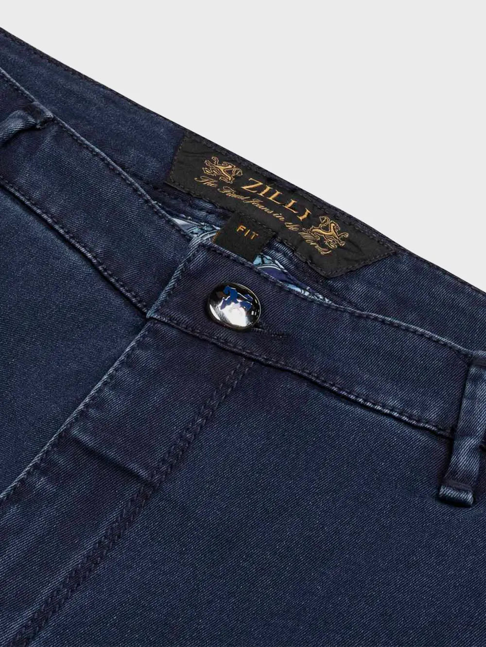 بنطلون جينز بقصة ضيقة