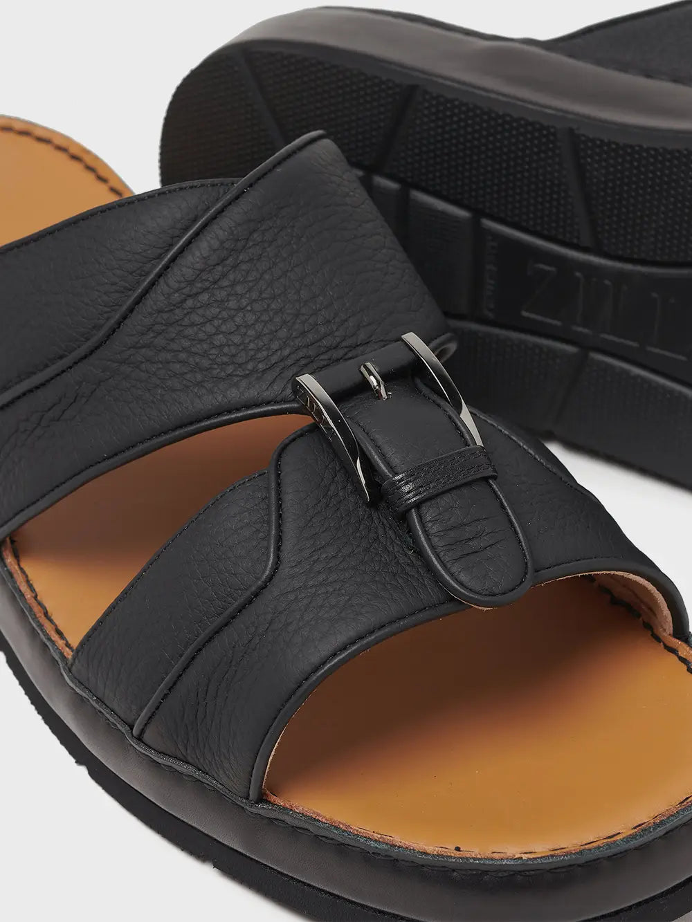 صنادل أنيقة من جلد الغزال الفاخر