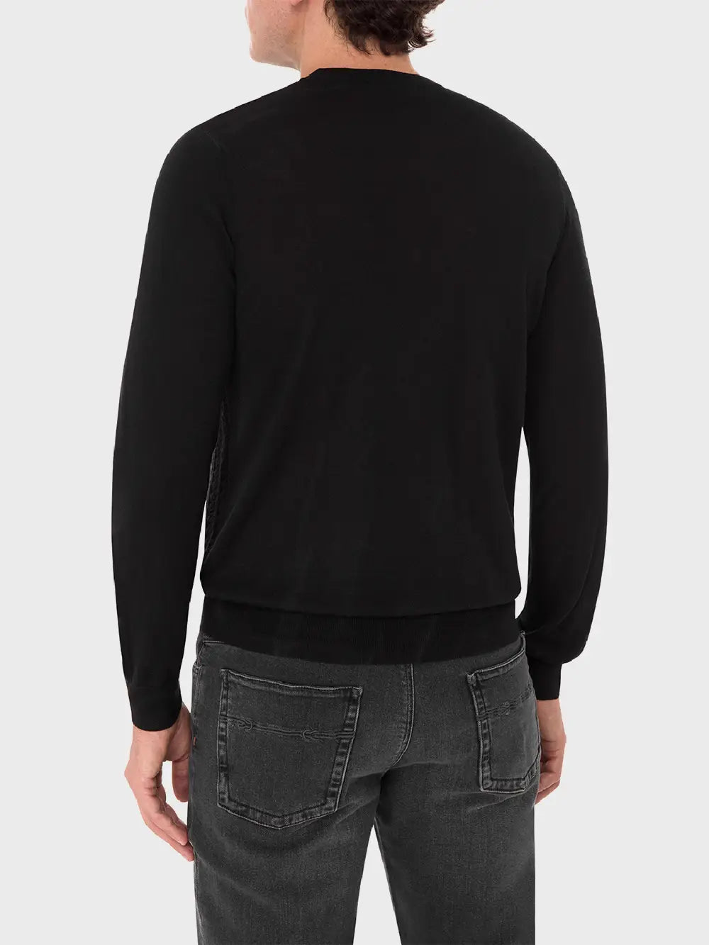 كنزة برقبة مستديرة