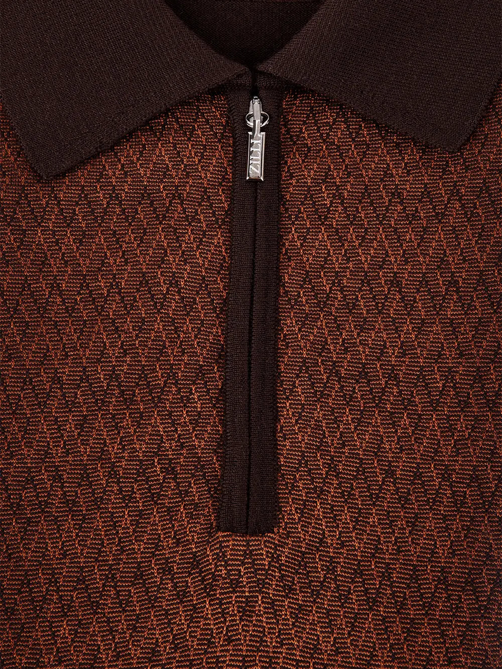 سترة بنقشة هندسية