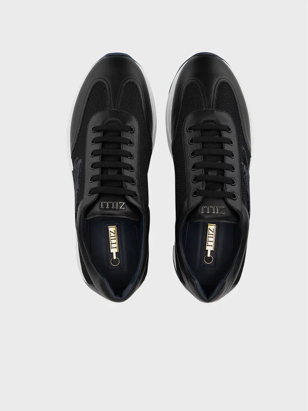 اركض بحذاء رياضي