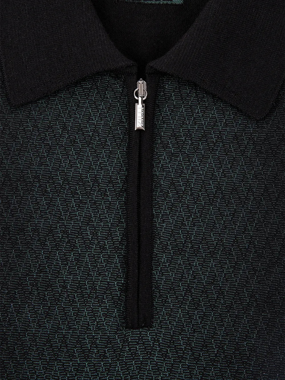 سترة بنقشة هندسية