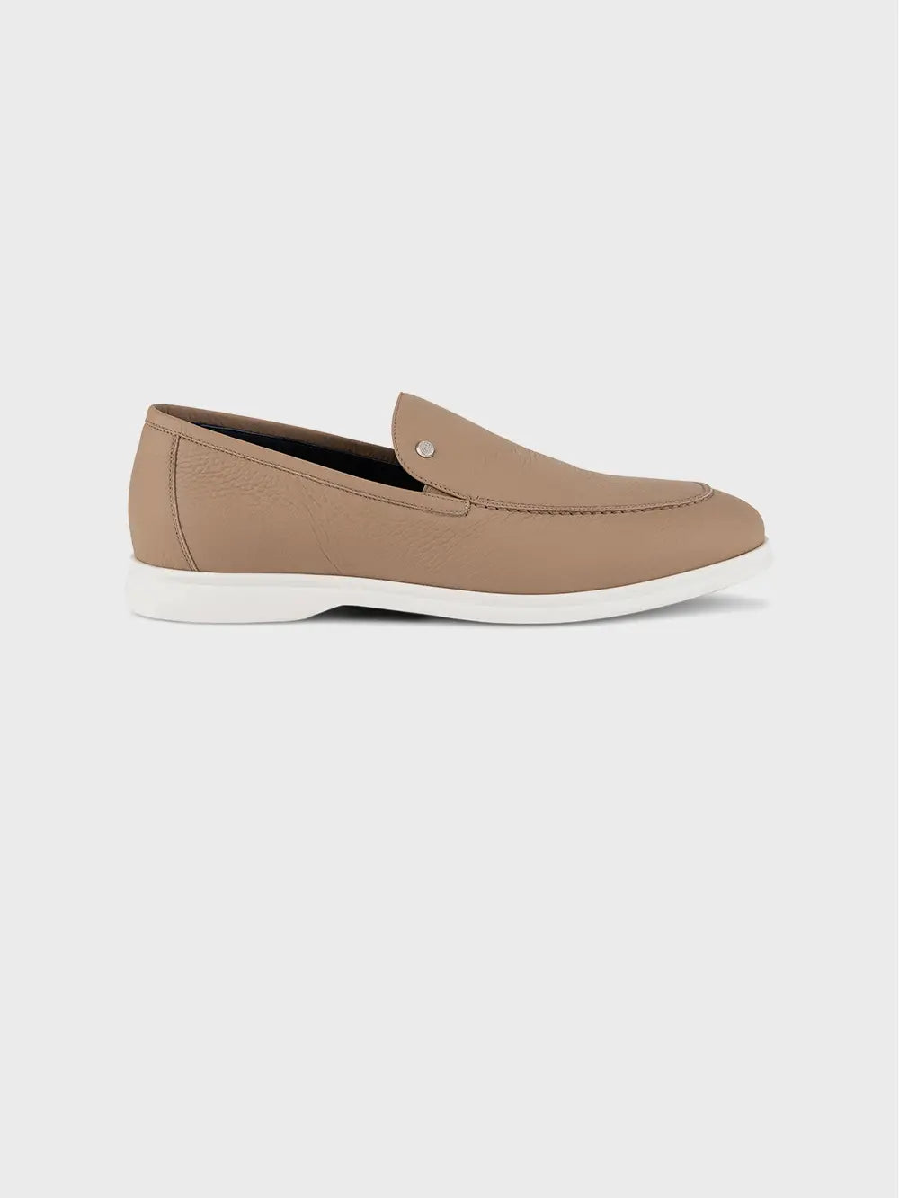 حذاء من جلد الغزال