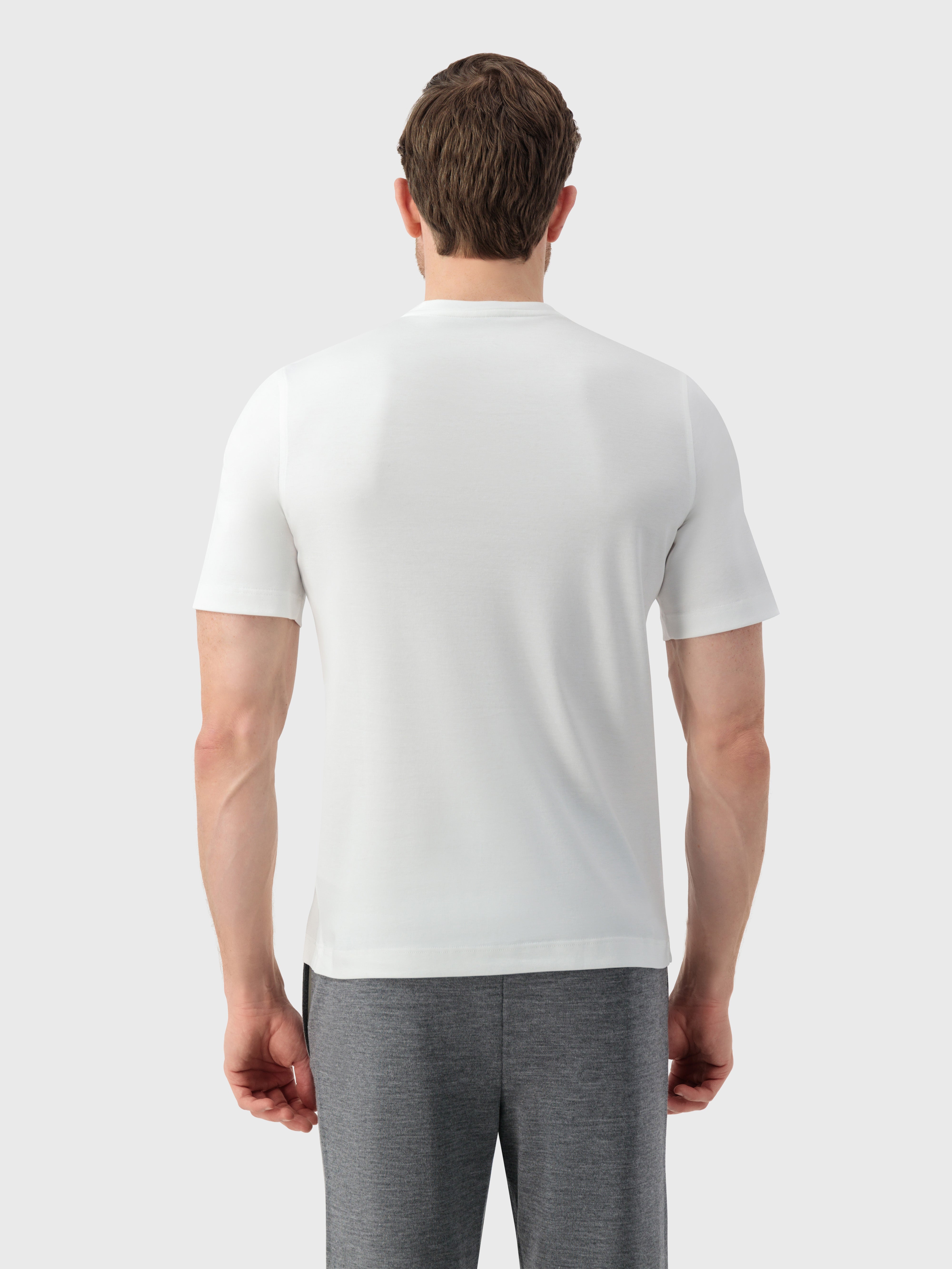 تي شيرت بتصميم جرافيك زيللي أبيض