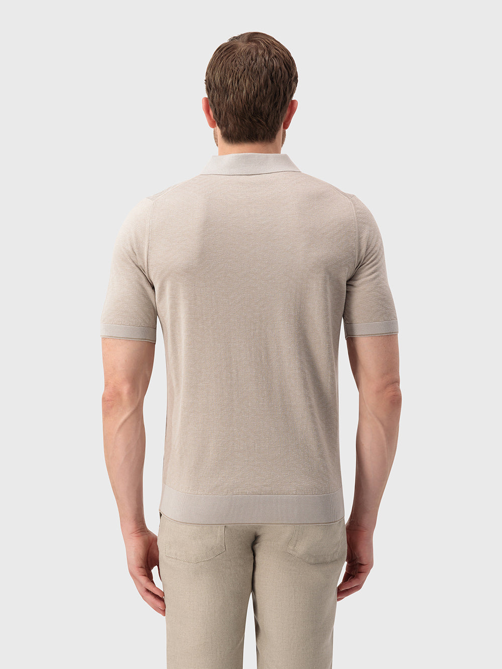 قميص بولو بنقشة حريرية بنقشة هندسية - باهت اللون الظبي