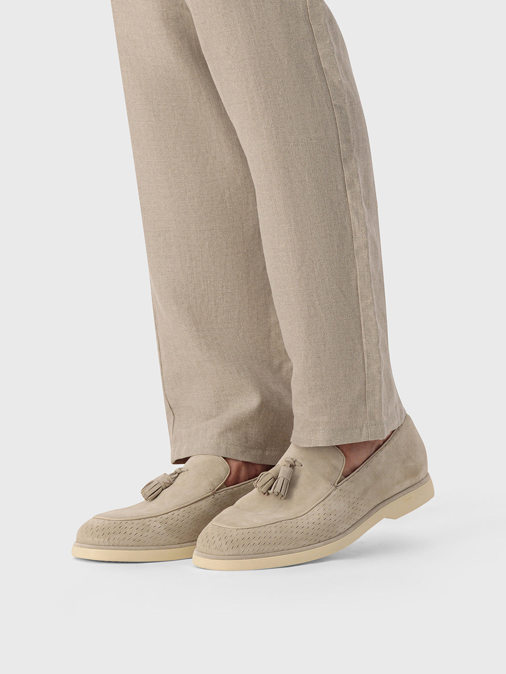 حذاء بدون أهداب من جلد الغزال المزين بشراشيب - حجر