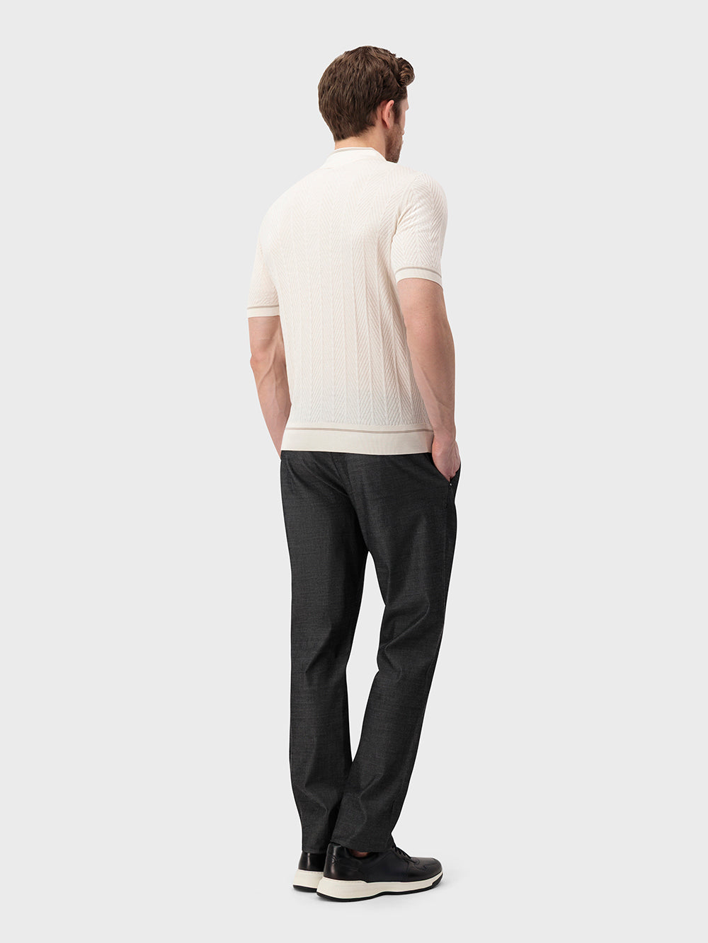 قميص حريري محبوك بنقوش هندسية - أبيض طبيعي