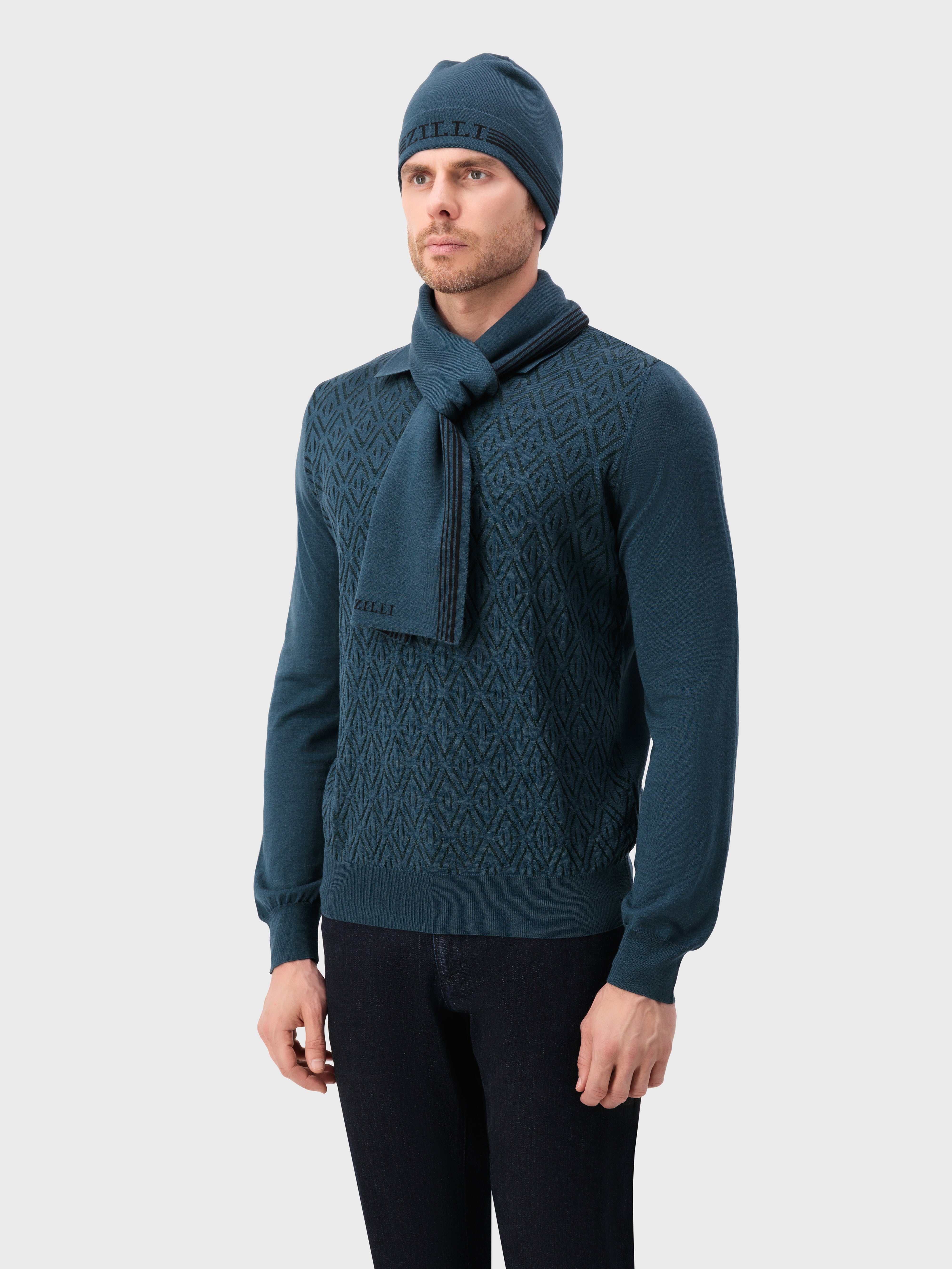 قبعة صغيرة بتطريز زيلي باللون الأخضر الداكن