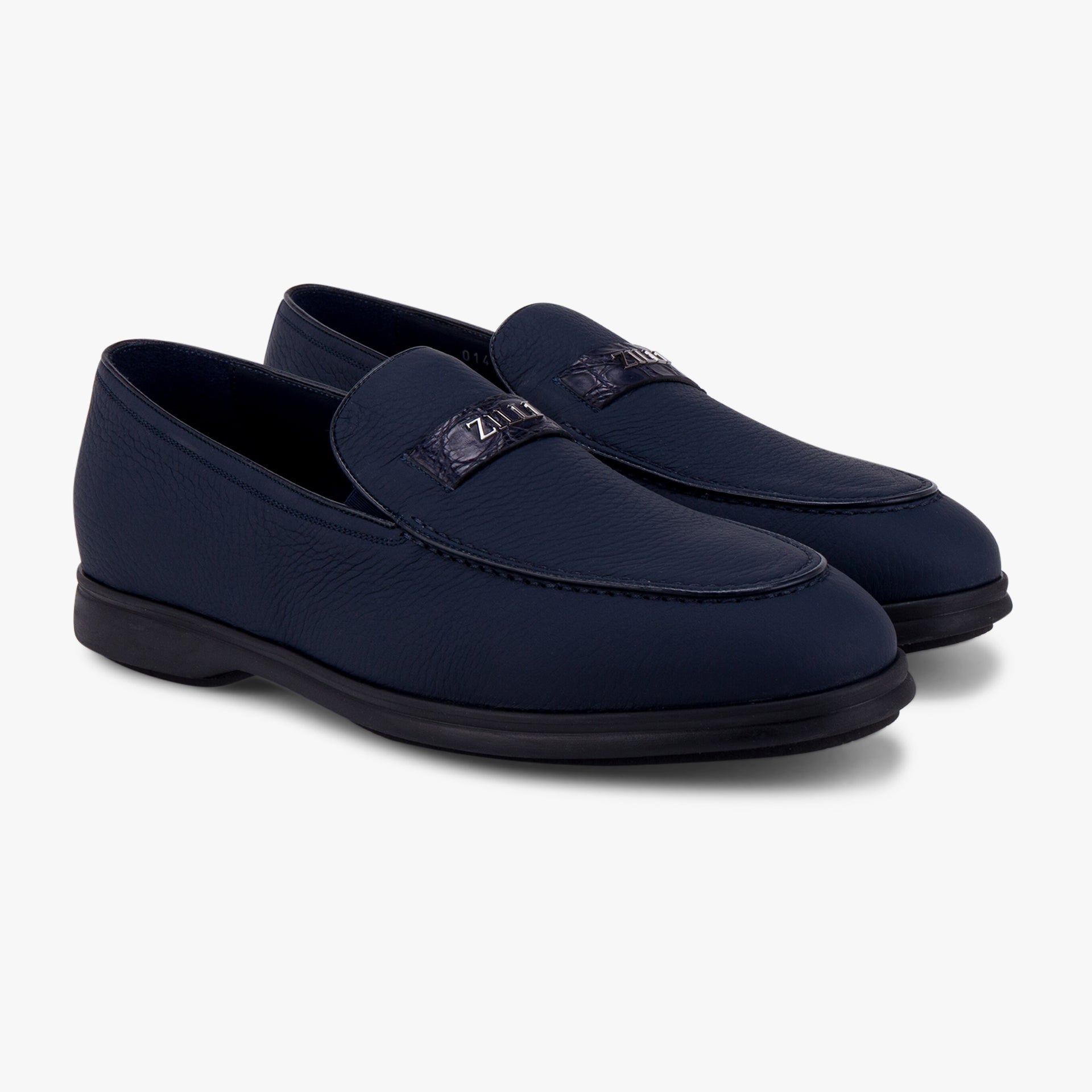 حذاء بدون كعب فاخر من جلد الغزال والكايمان