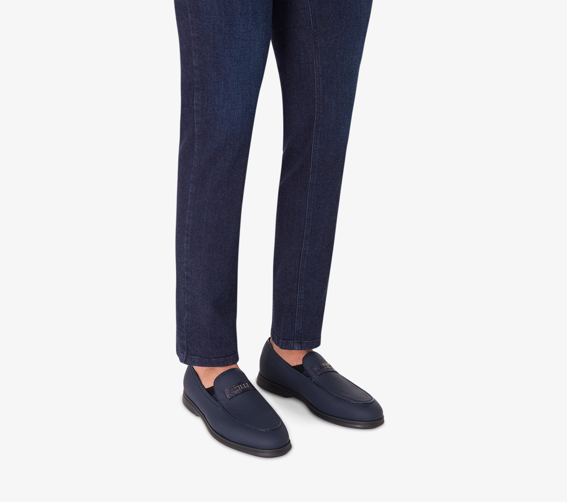 حذاء بدون كعب فاخر من جلد الغزال والكايمان