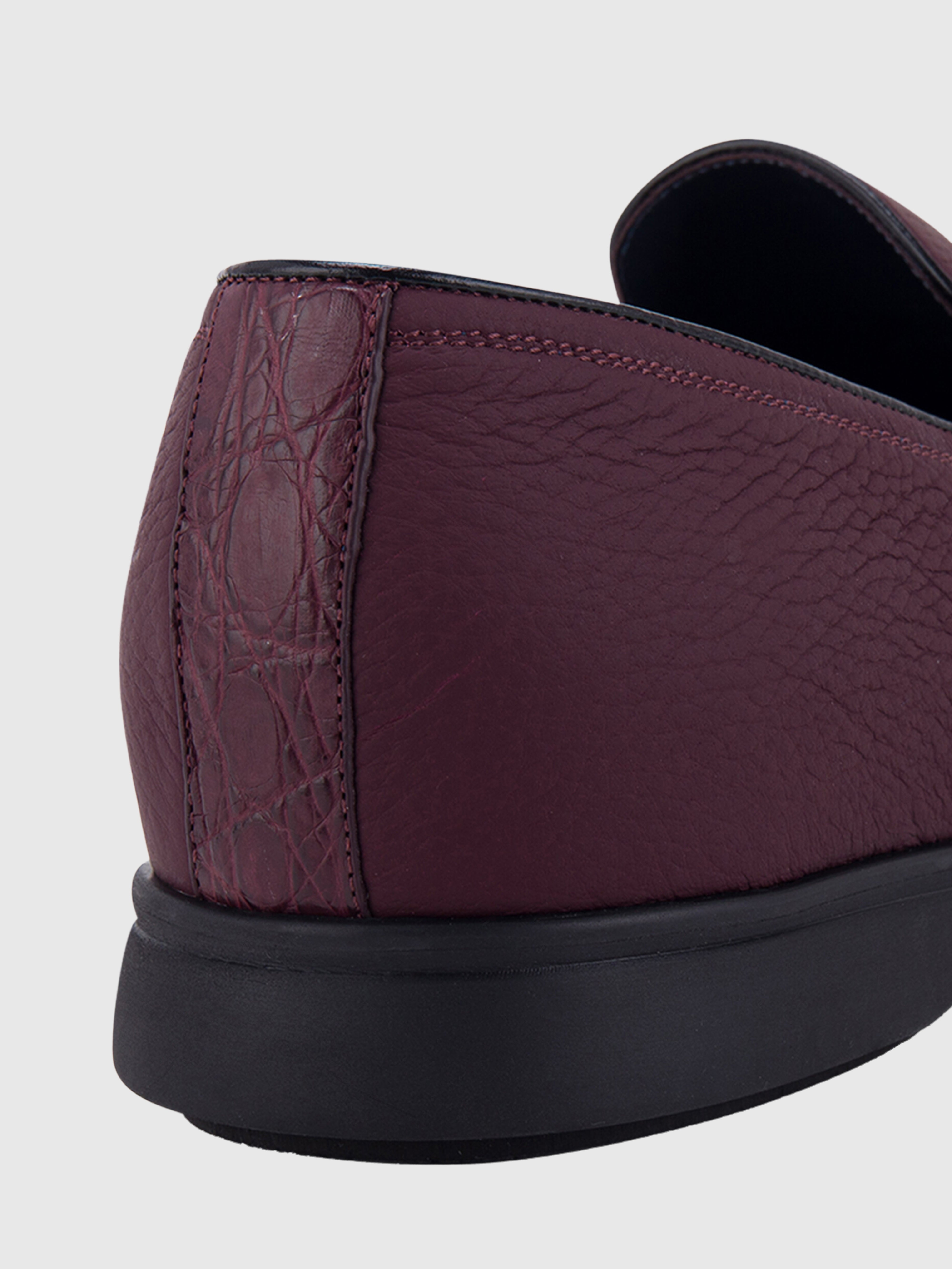 حذاء بدون كعب فاخر من جلد الغزال والكايمان