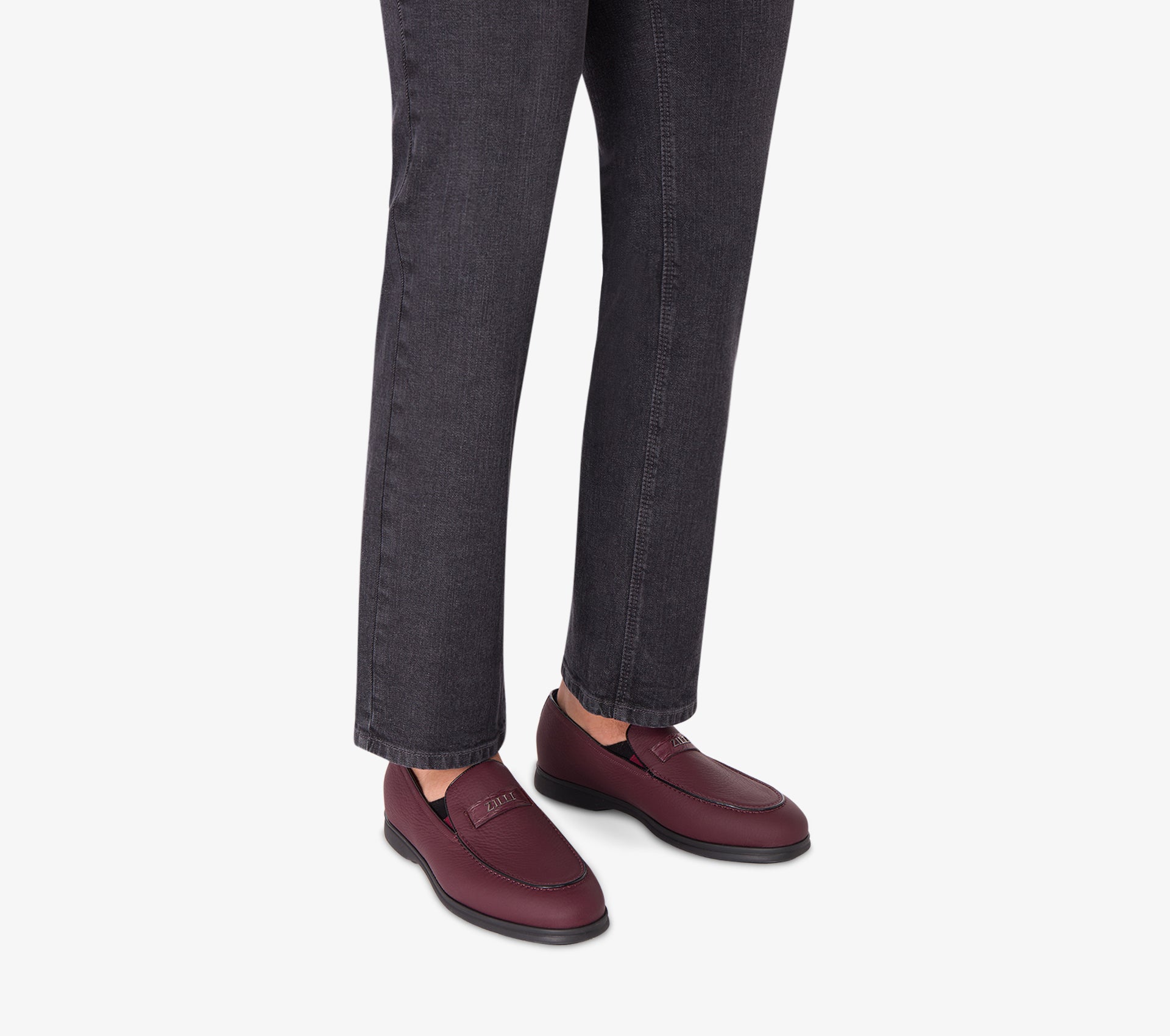 حذاء بدون كعب فاخر من جلد الغزال والكايمان