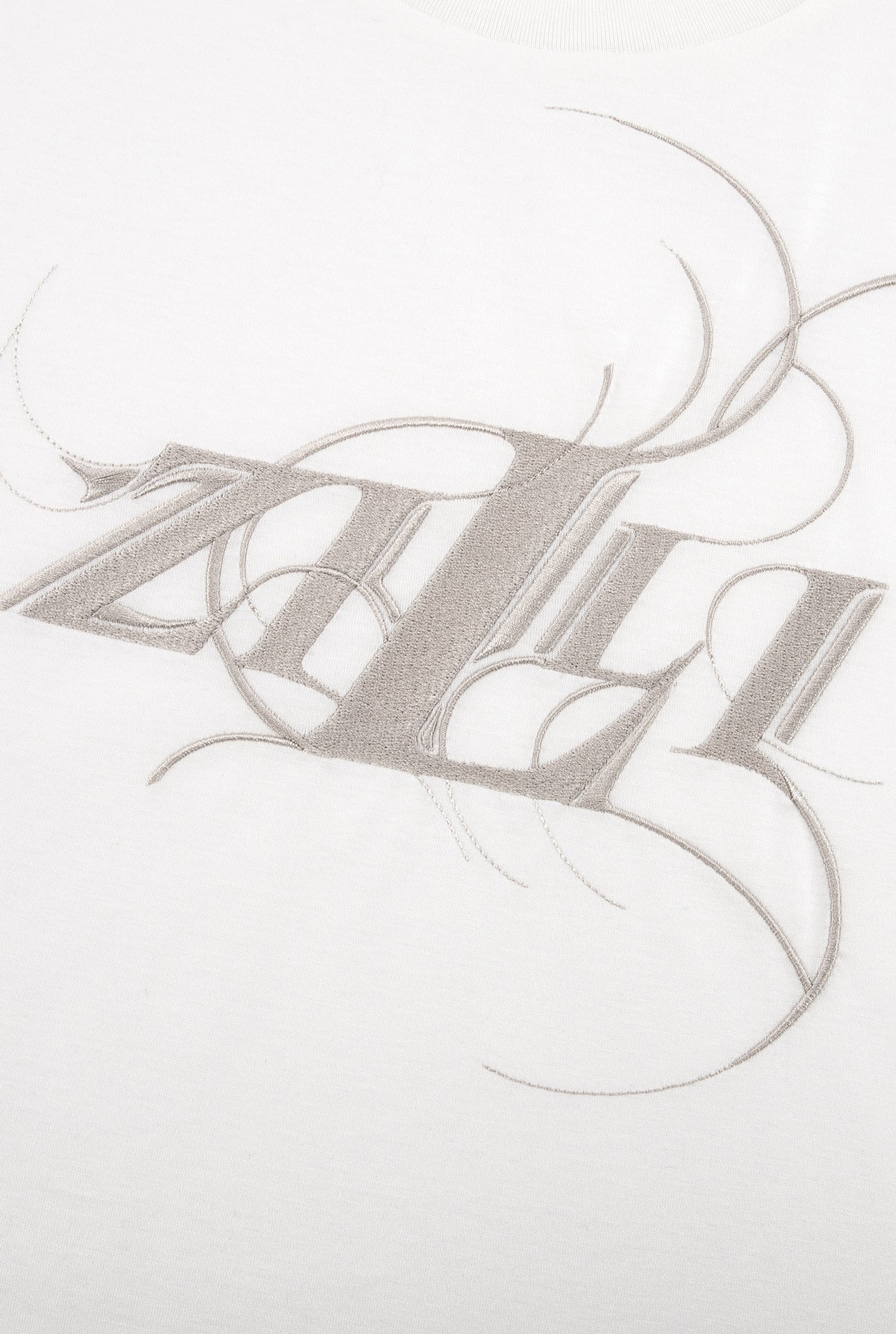 تي شيرت بحروف زيللي منمقة