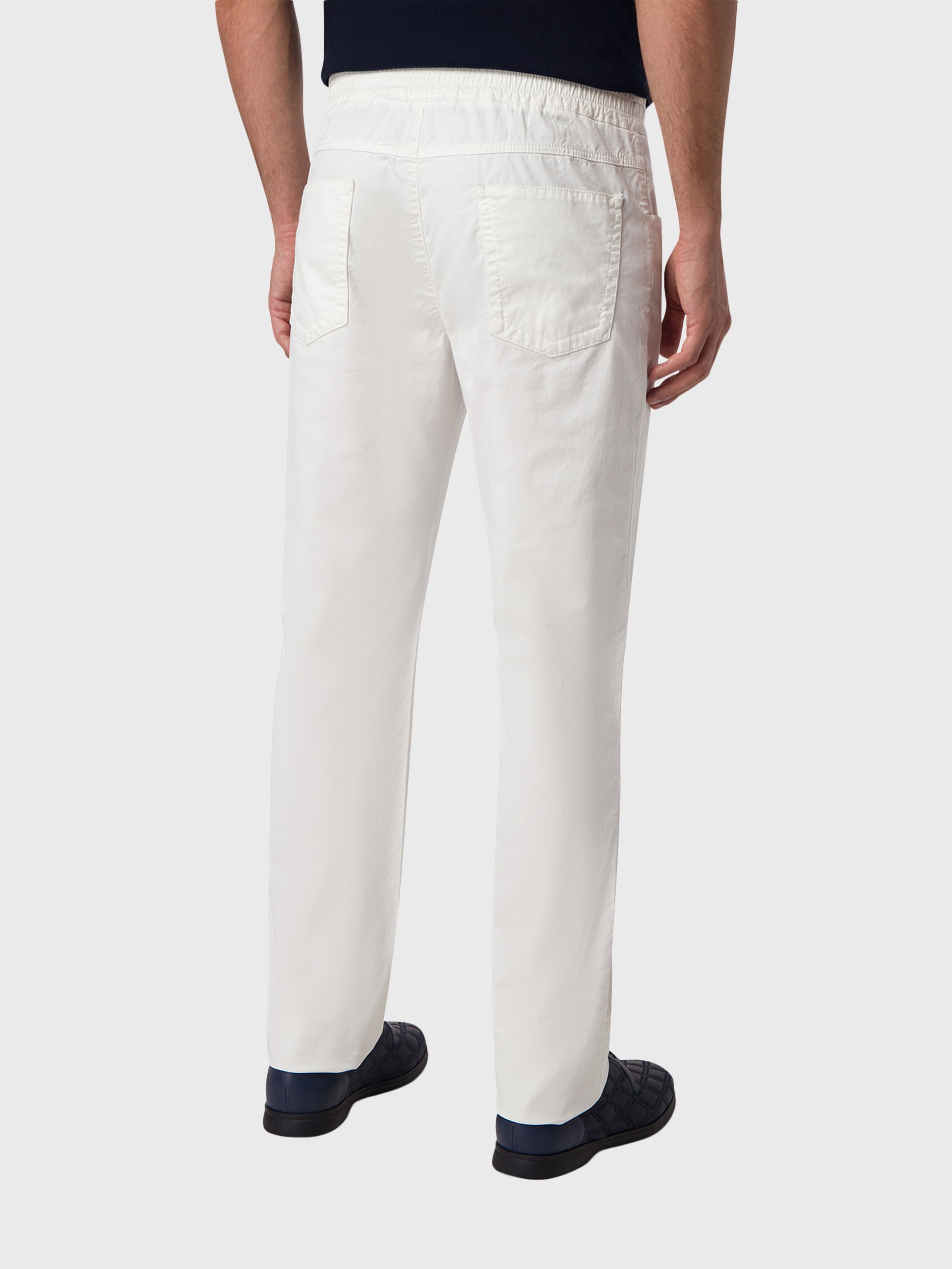 بنطلون جينز بقصة ضيقة مرنة