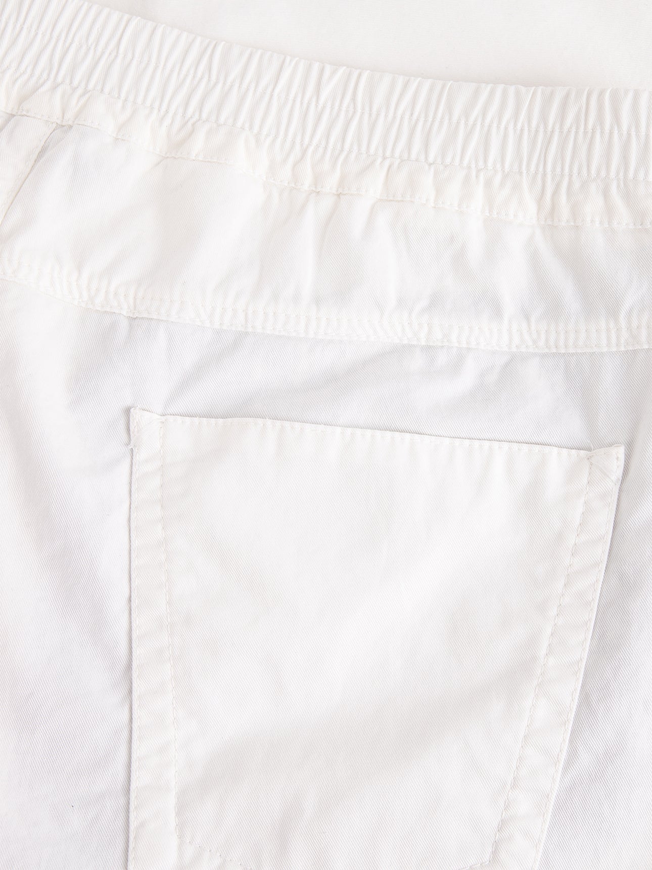 بنطلون جينز بقصة ضيقة مرنة