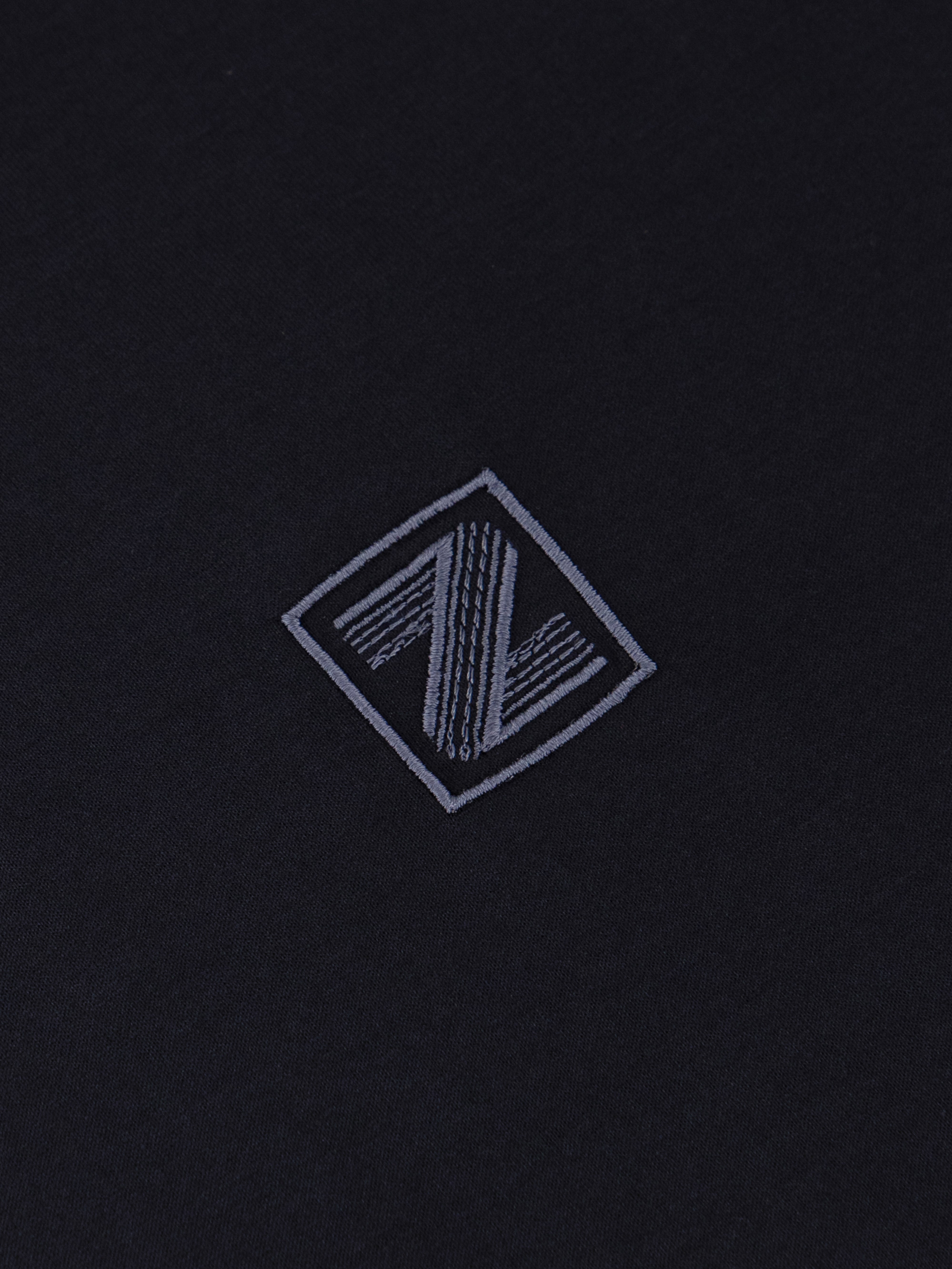 تي شيرت أنيق أسود