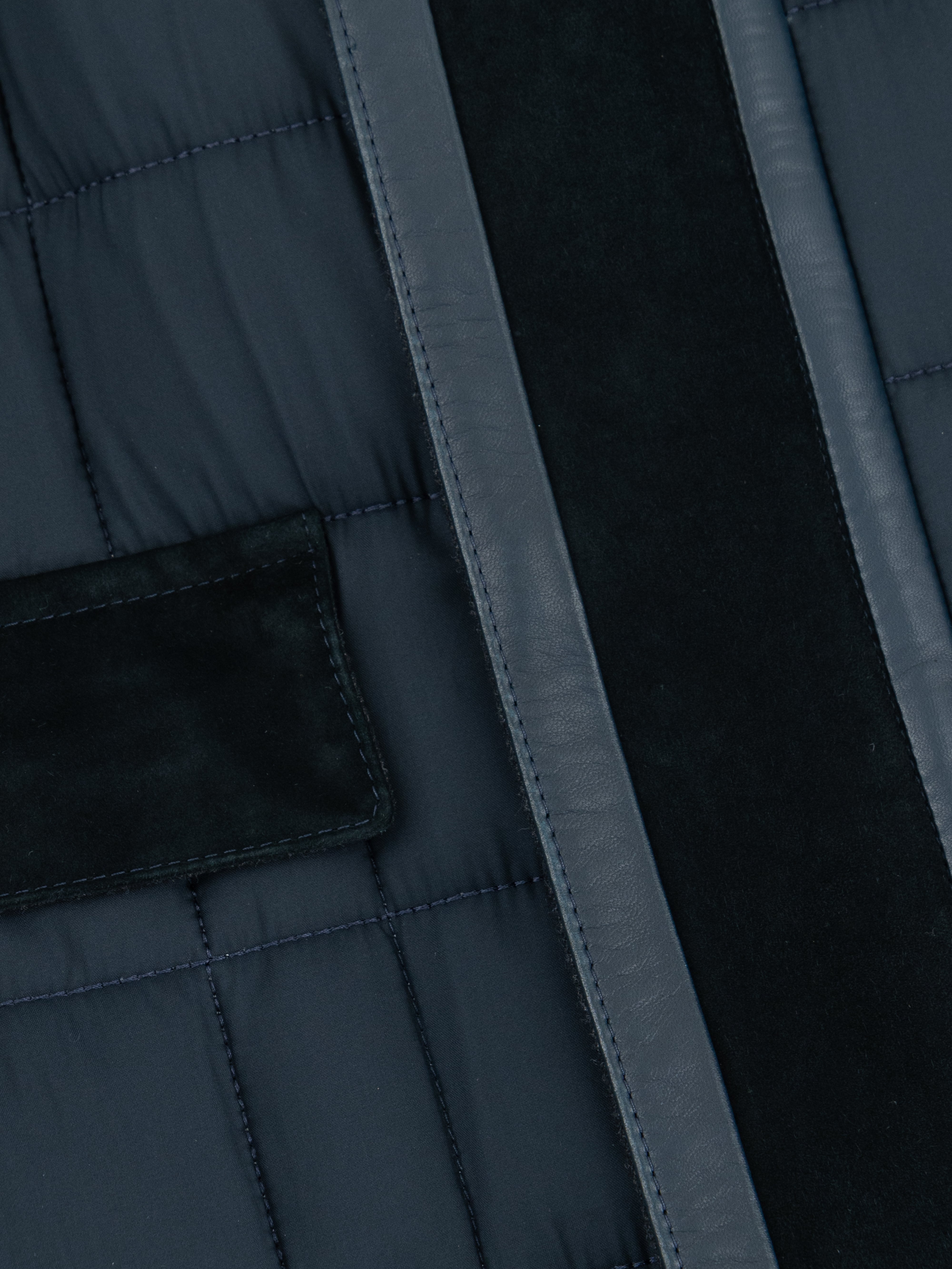 سترة مبطنة بلون أخضر داكن