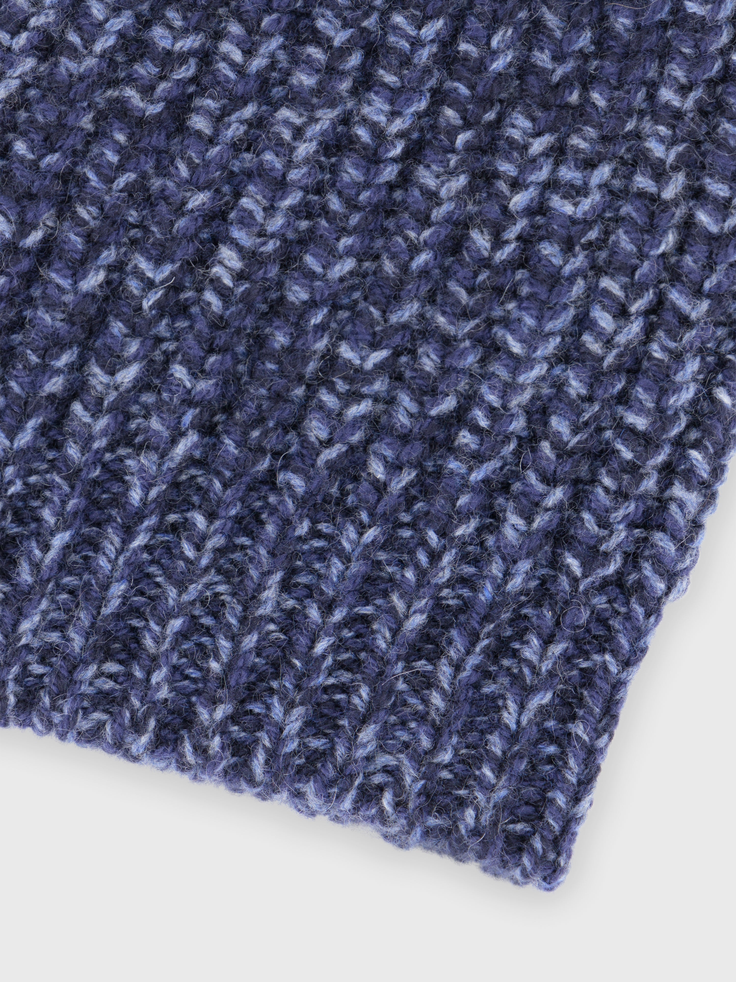 قبعة بيني من الكشمير باللون الكحلي الداكن