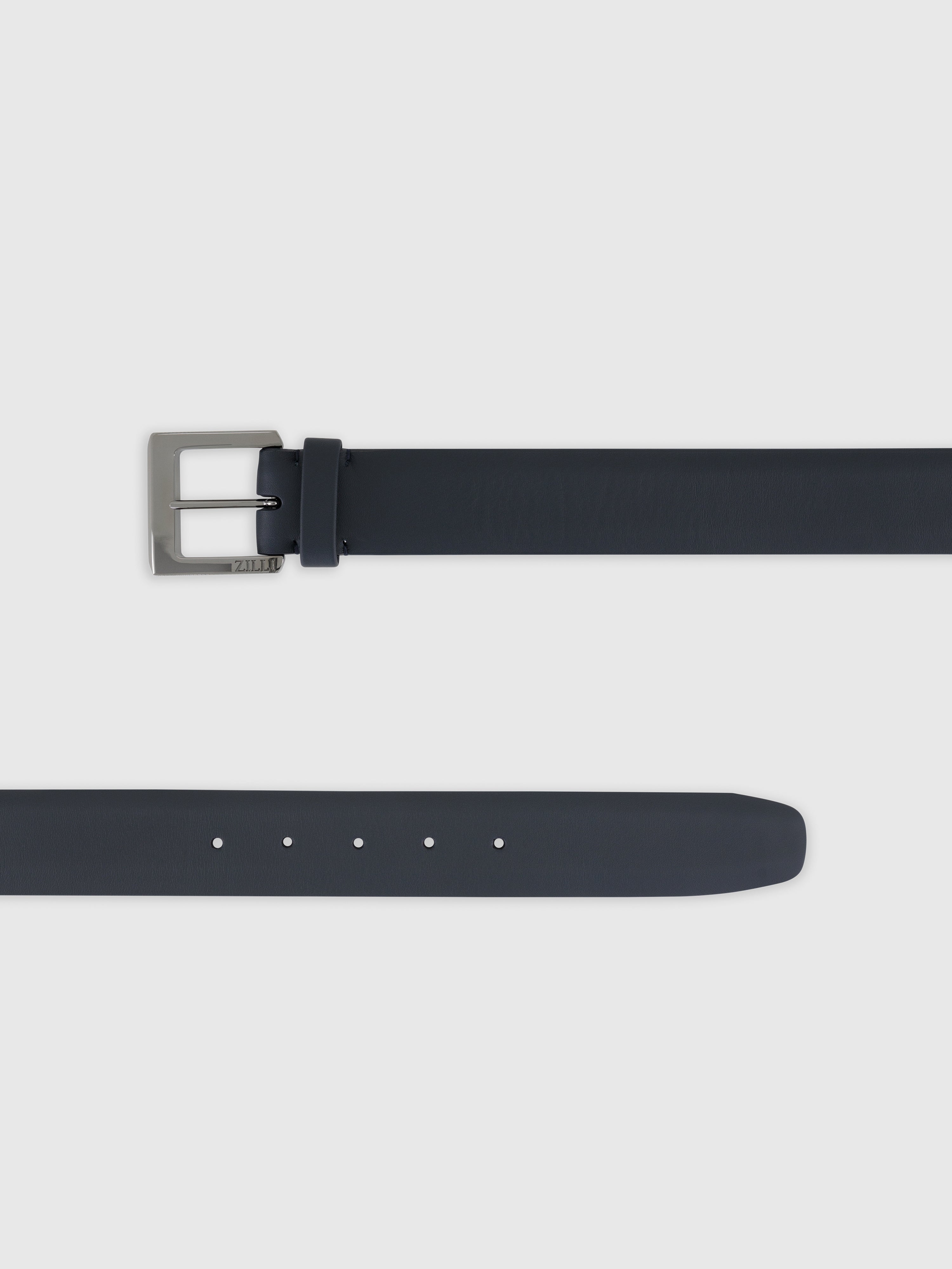 حزام من جلد العجل بإبزيم مربع منقوش أزرق كحلي