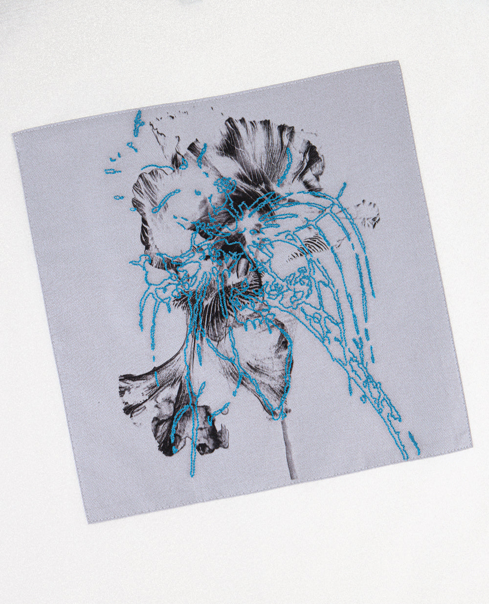 تي شيرت "فانتاسي" مرقع - أبيض