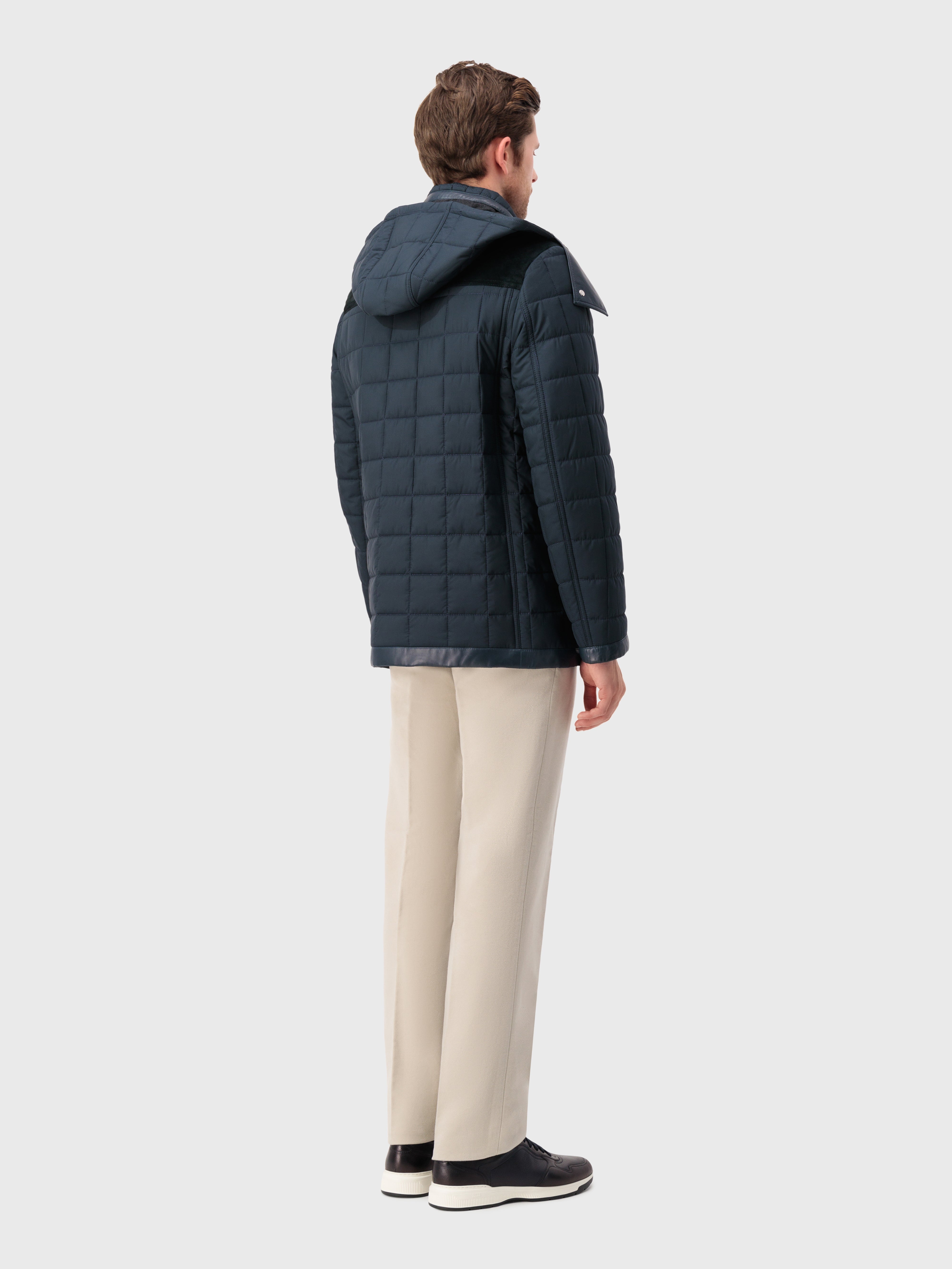 سترة مبطنة بلون أخضر داكن