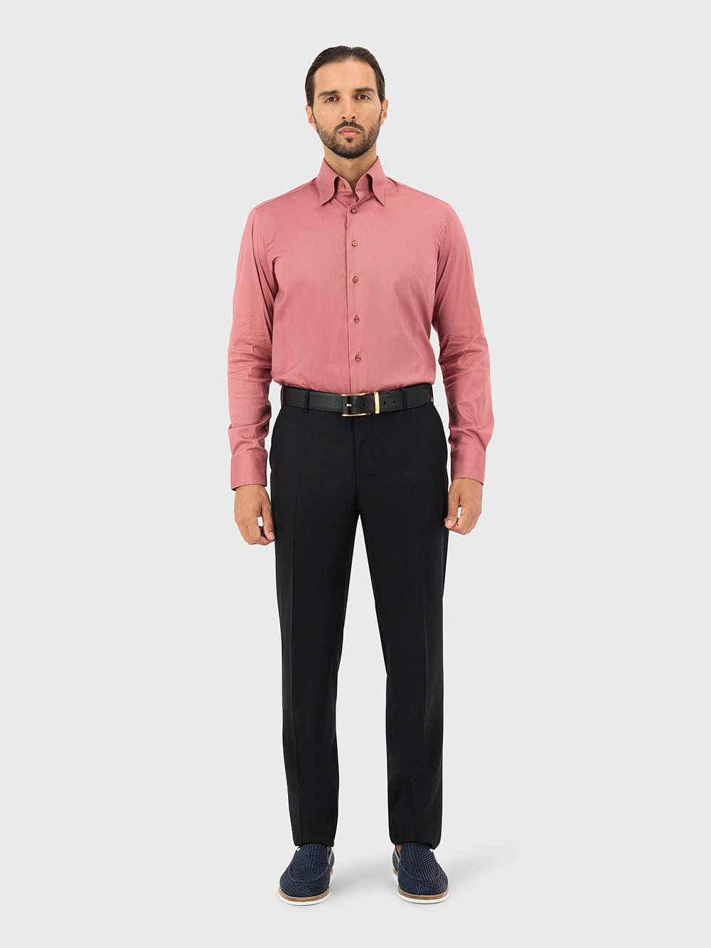 قميص بأكمام طويلة