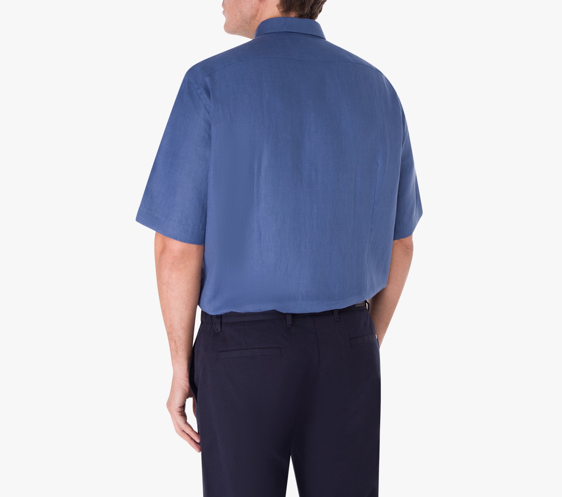 قميص بأكمام قصيرة بتطريزات مميزة