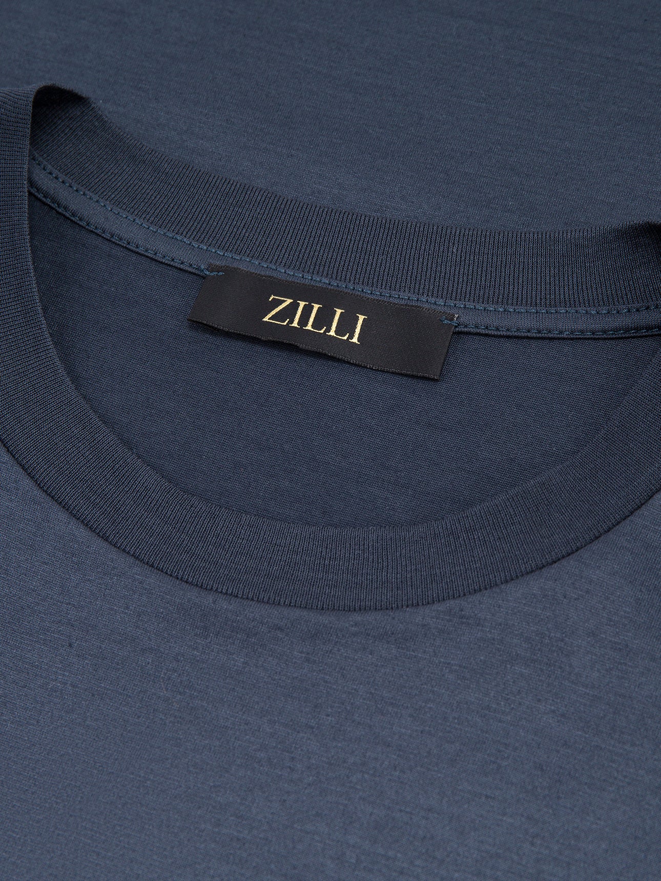 تي شيرت قطن برقبة دائرية برقبة قطنية بتطريز مميز