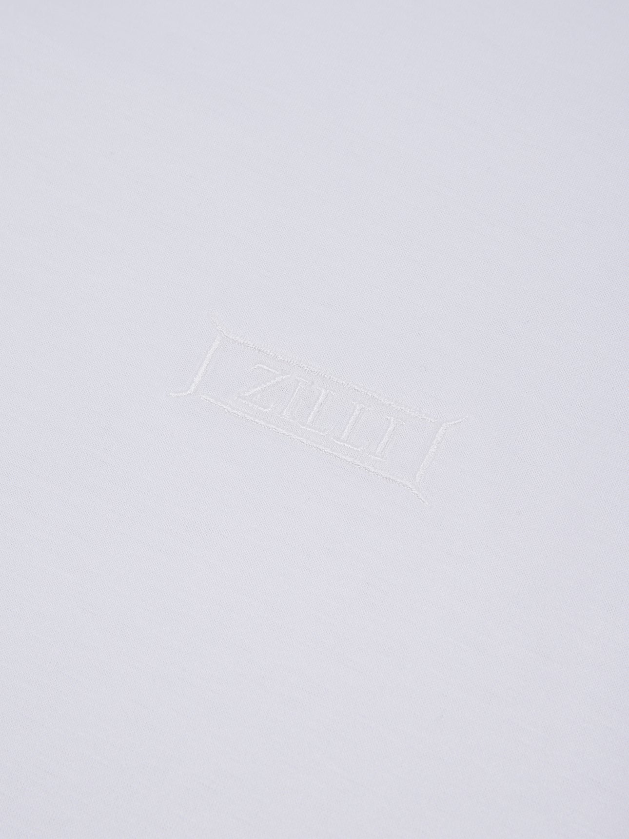 قميص قطن بياقة دائرية برقبة قطنية بإطار زيلي صغير