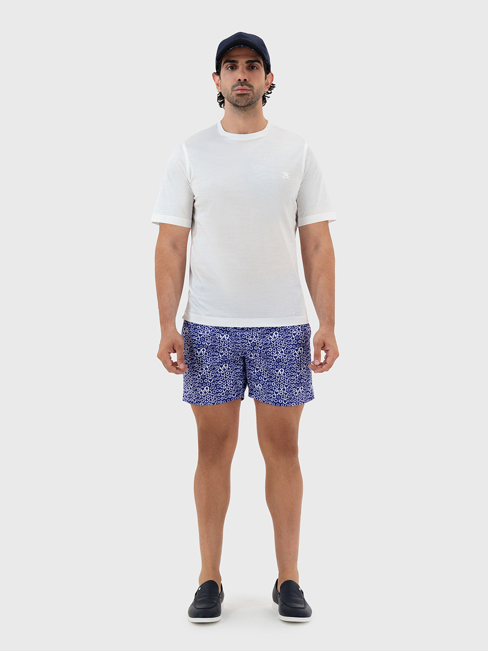 تي شيرت قطن بلمسة نهائية ساتانية من مايكرو جريفون أوف وايت