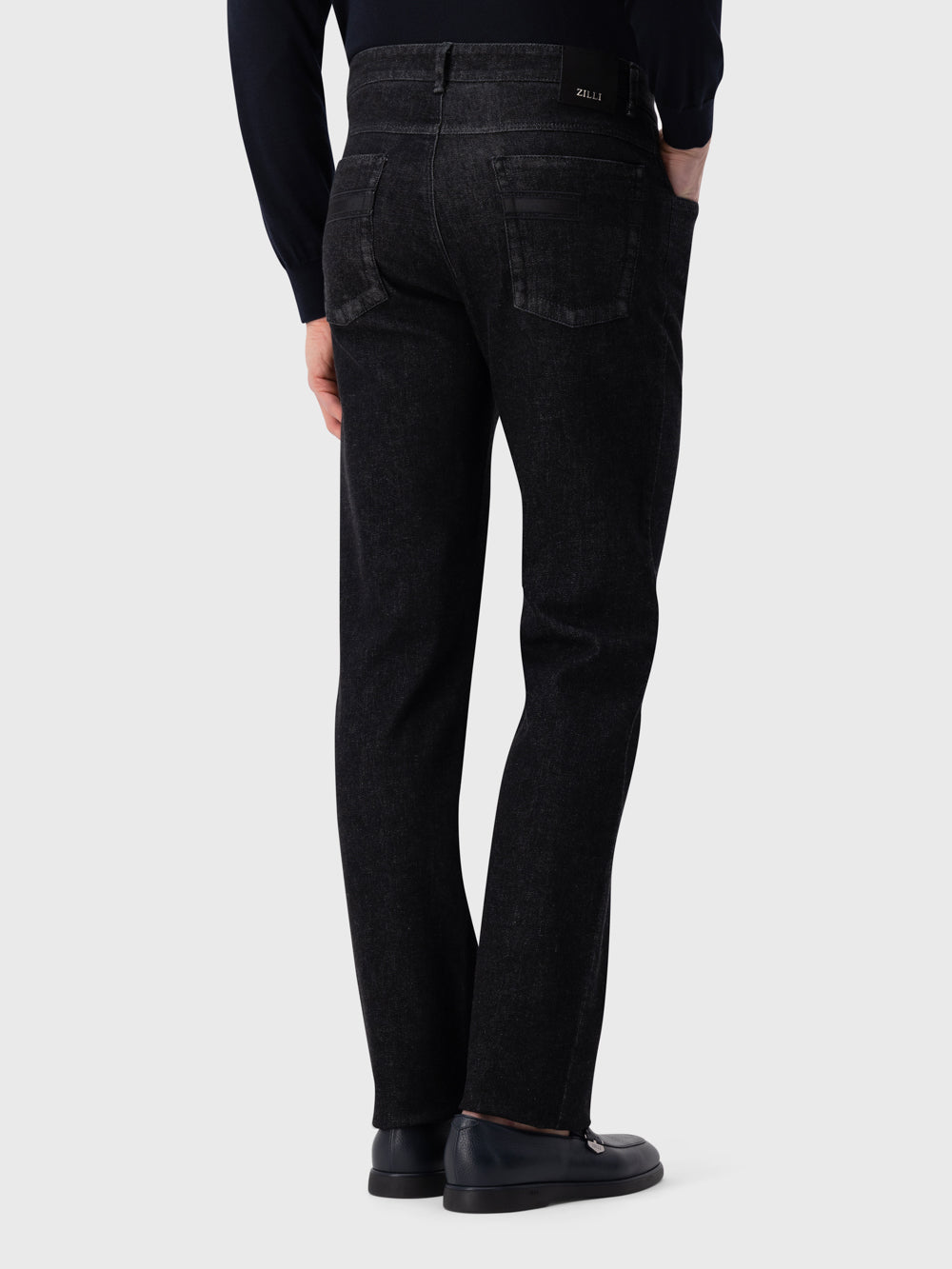 جينز بقصّة مستقيمة - أسود