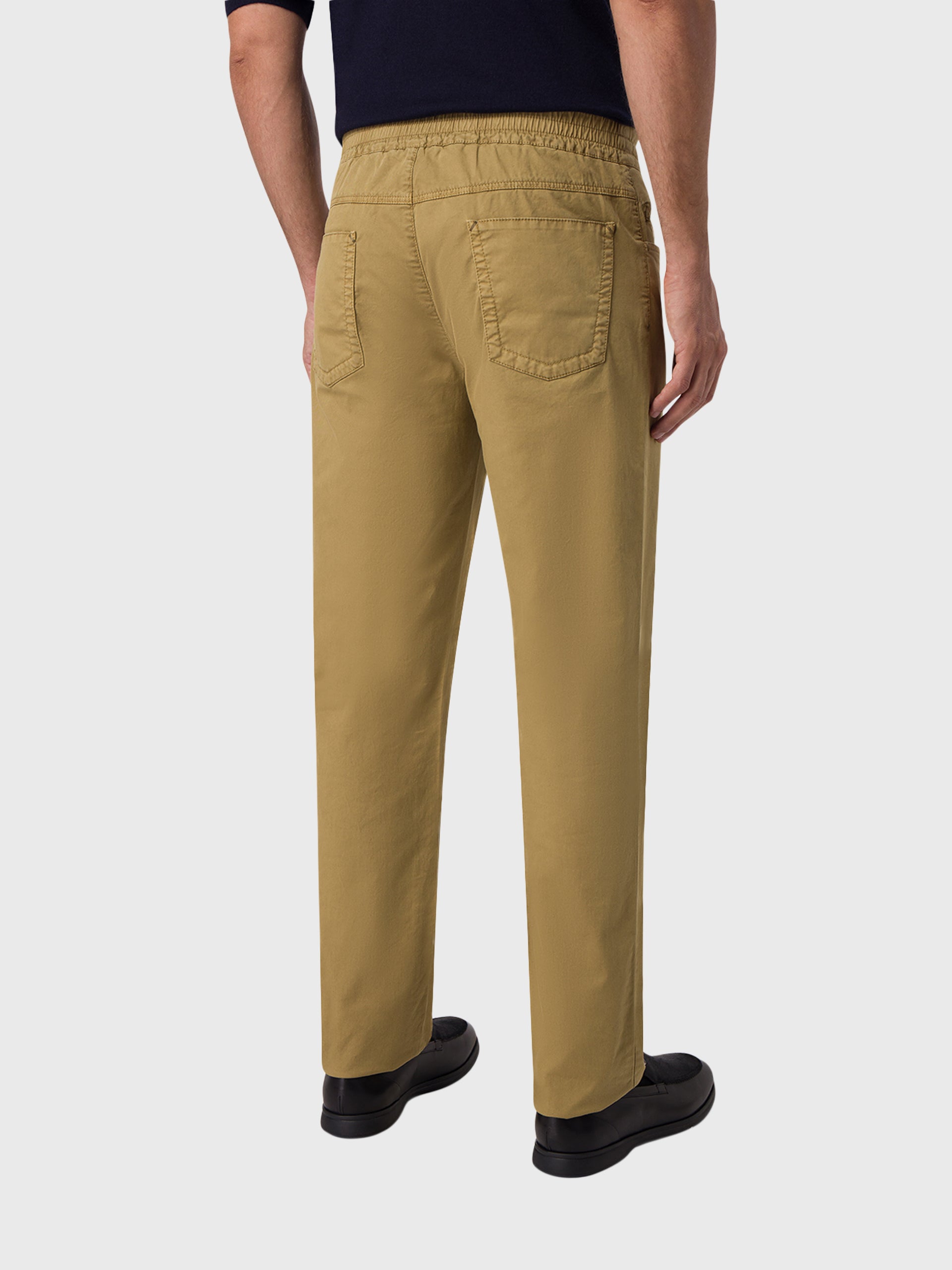 Эластичные джинсы облегающего кроя