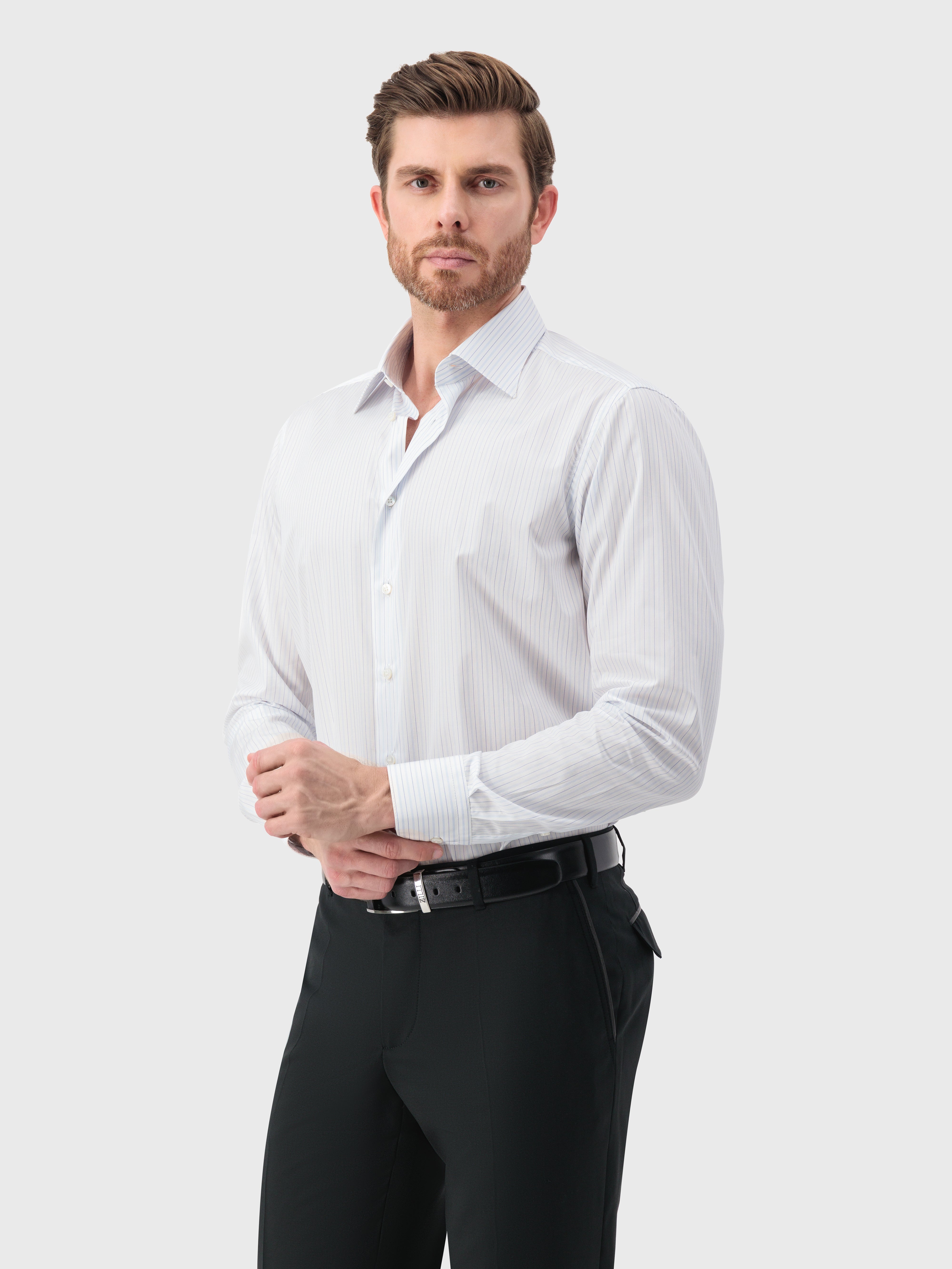 Рубашка в тонкую полоску светло-голубая