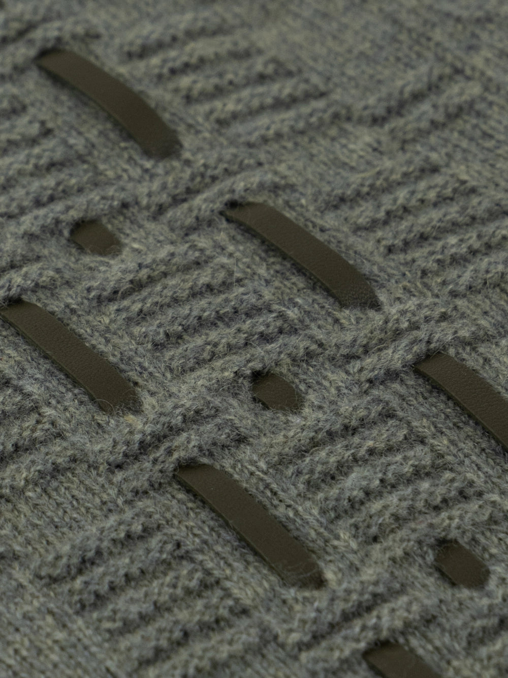 100% Lambswool Pullover with Leather Detail - Winter Eucaliptum