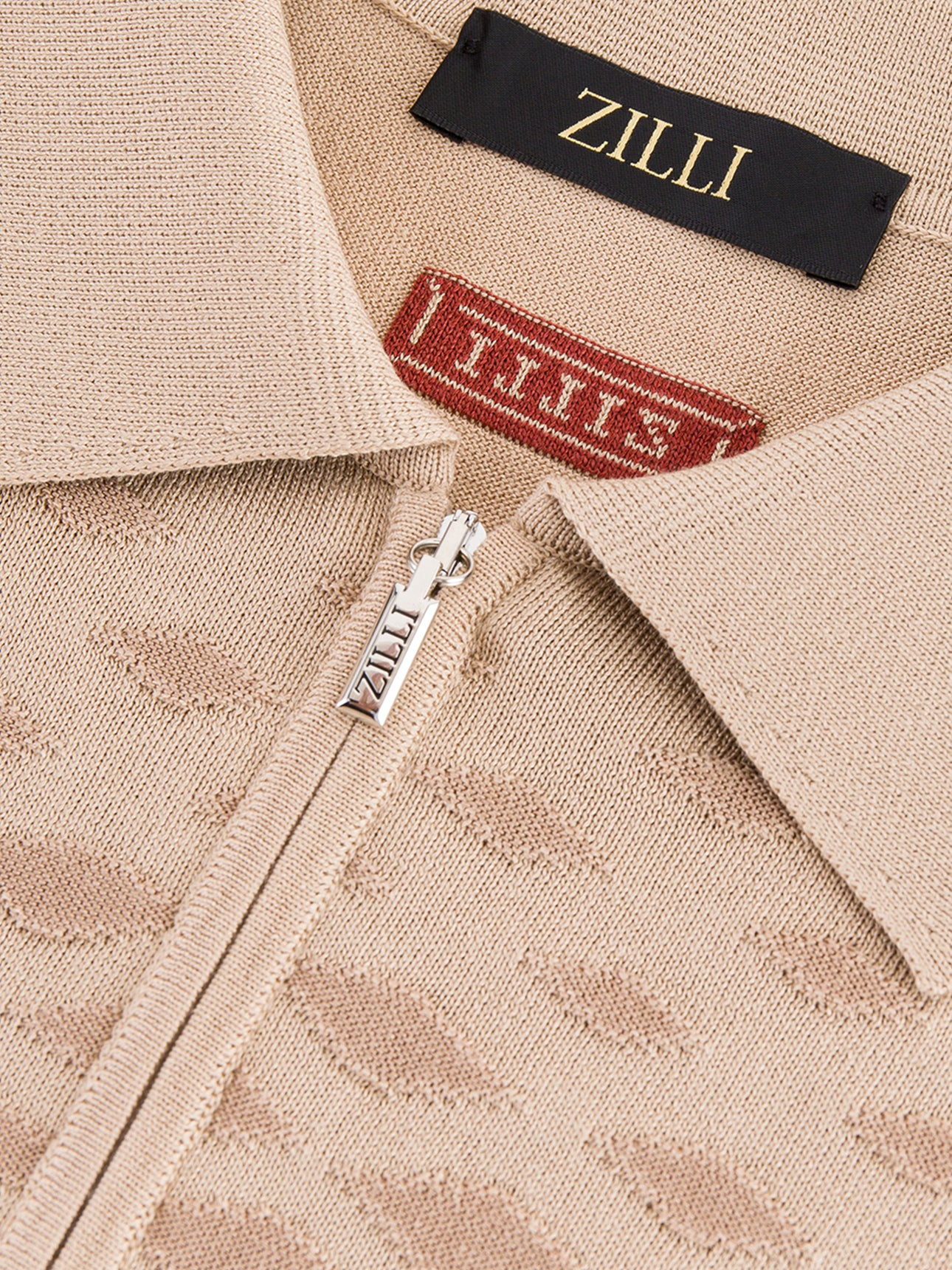 Поло с коротким рукавом на молнии и бриллиантовым узором