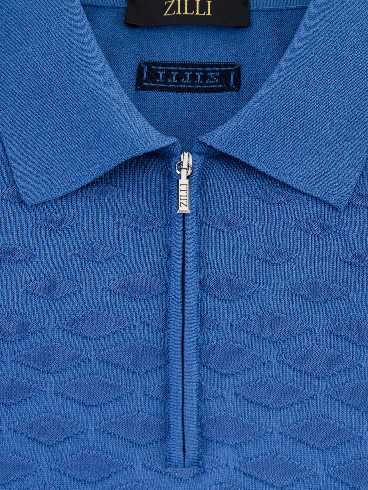 Поло с коротким рукавом на молнии и бриллиантовым узором