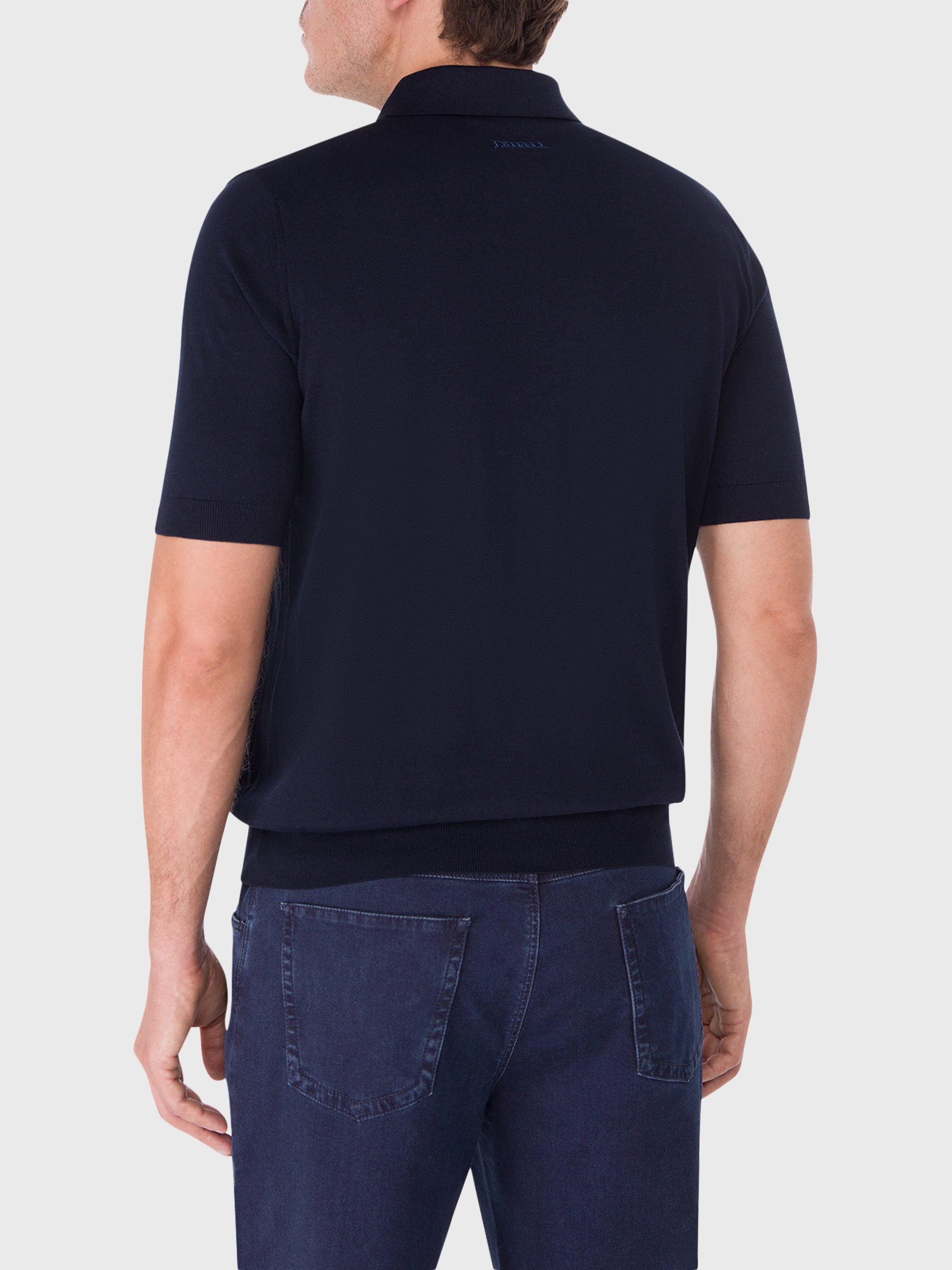 Поло с коротким рукавом на молнии и бриллиантовым узором