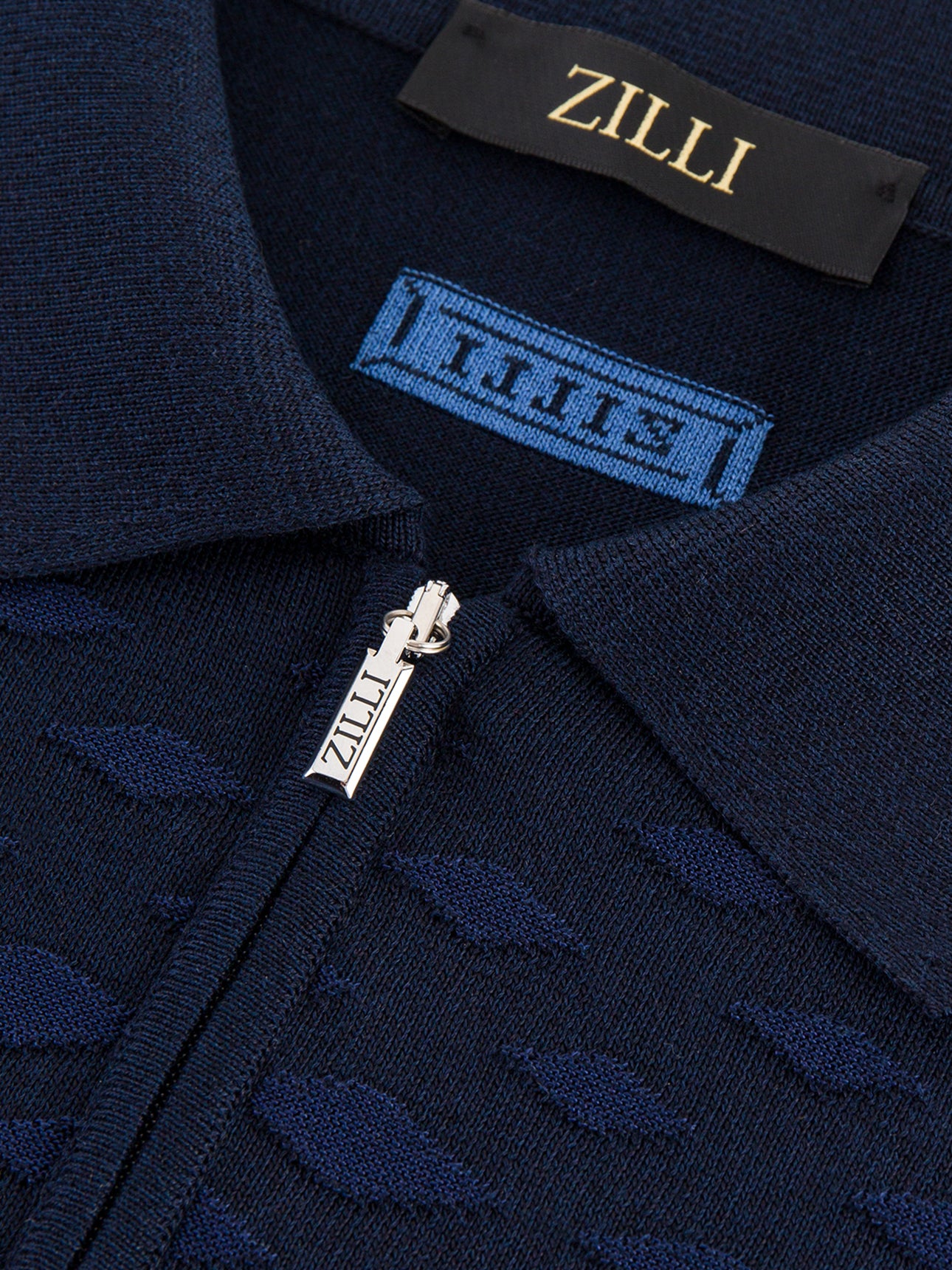 Поло с коротким рукавом на молнии и бриллиантовым узором