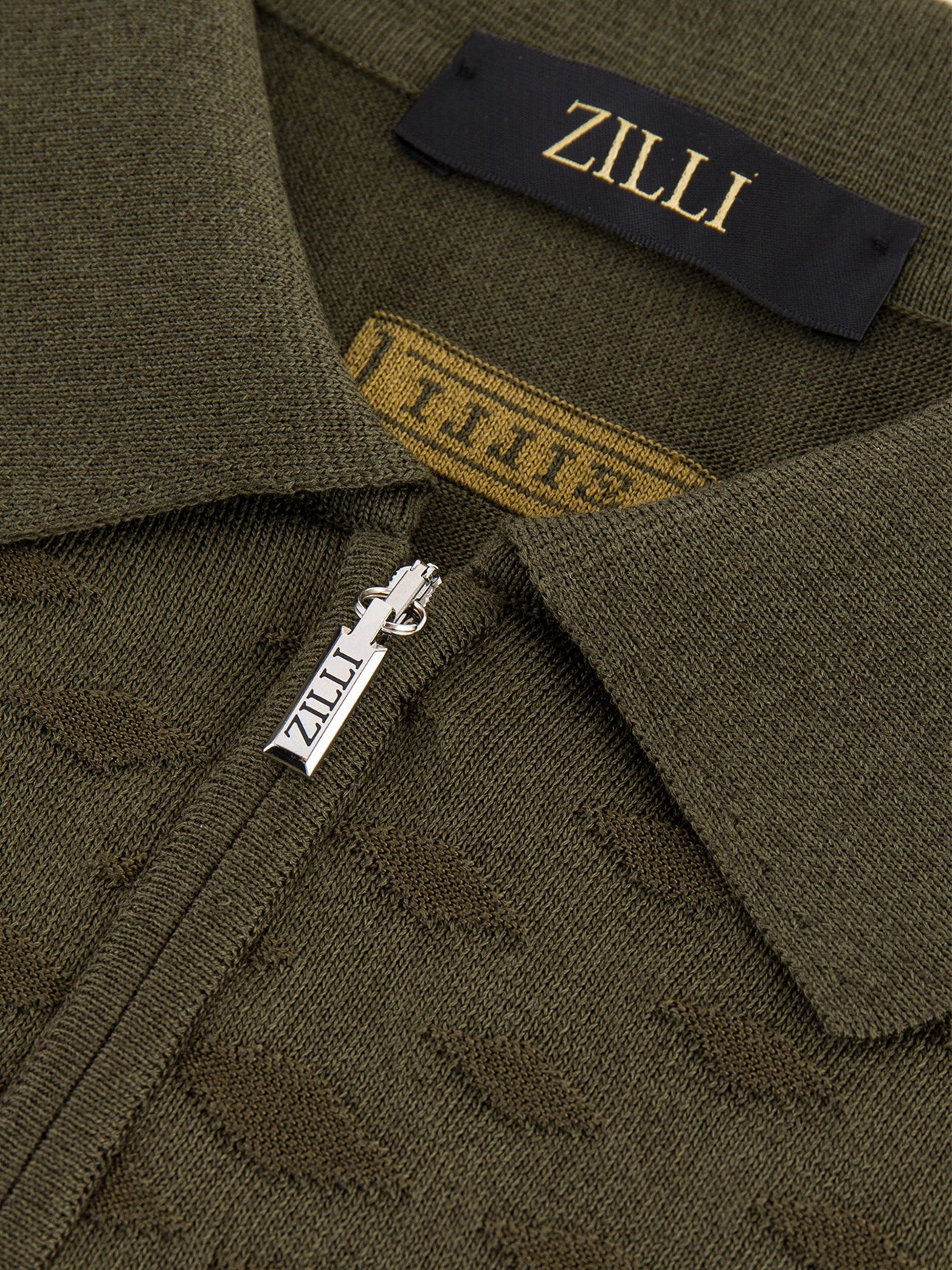 Поло с коротким рукавом на молнии и бриллиантовым узором